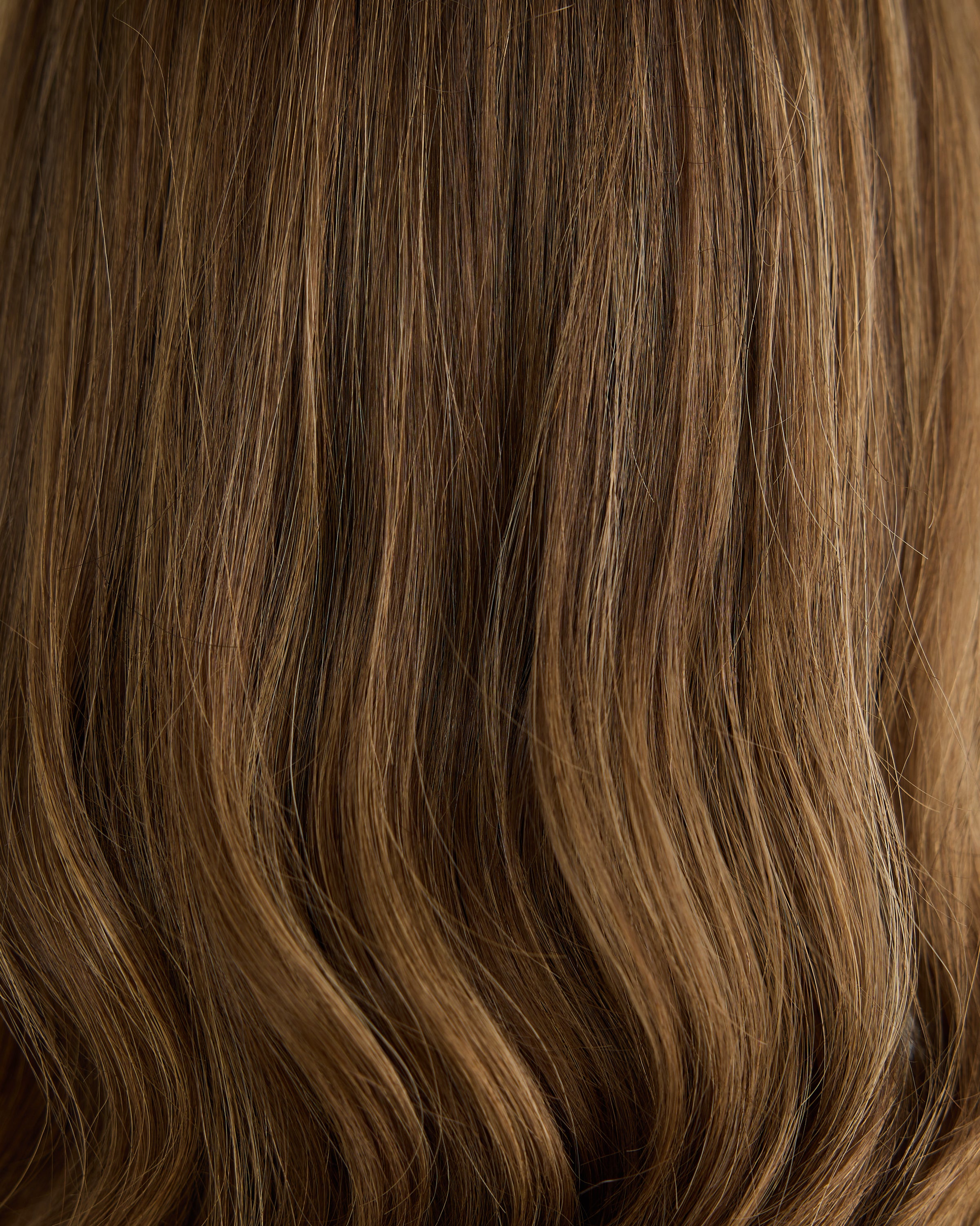 MEDIUM HIGHLIGHTED BRUNETTE // GAME CHANGER WIG // 16 INCHES // M CAP