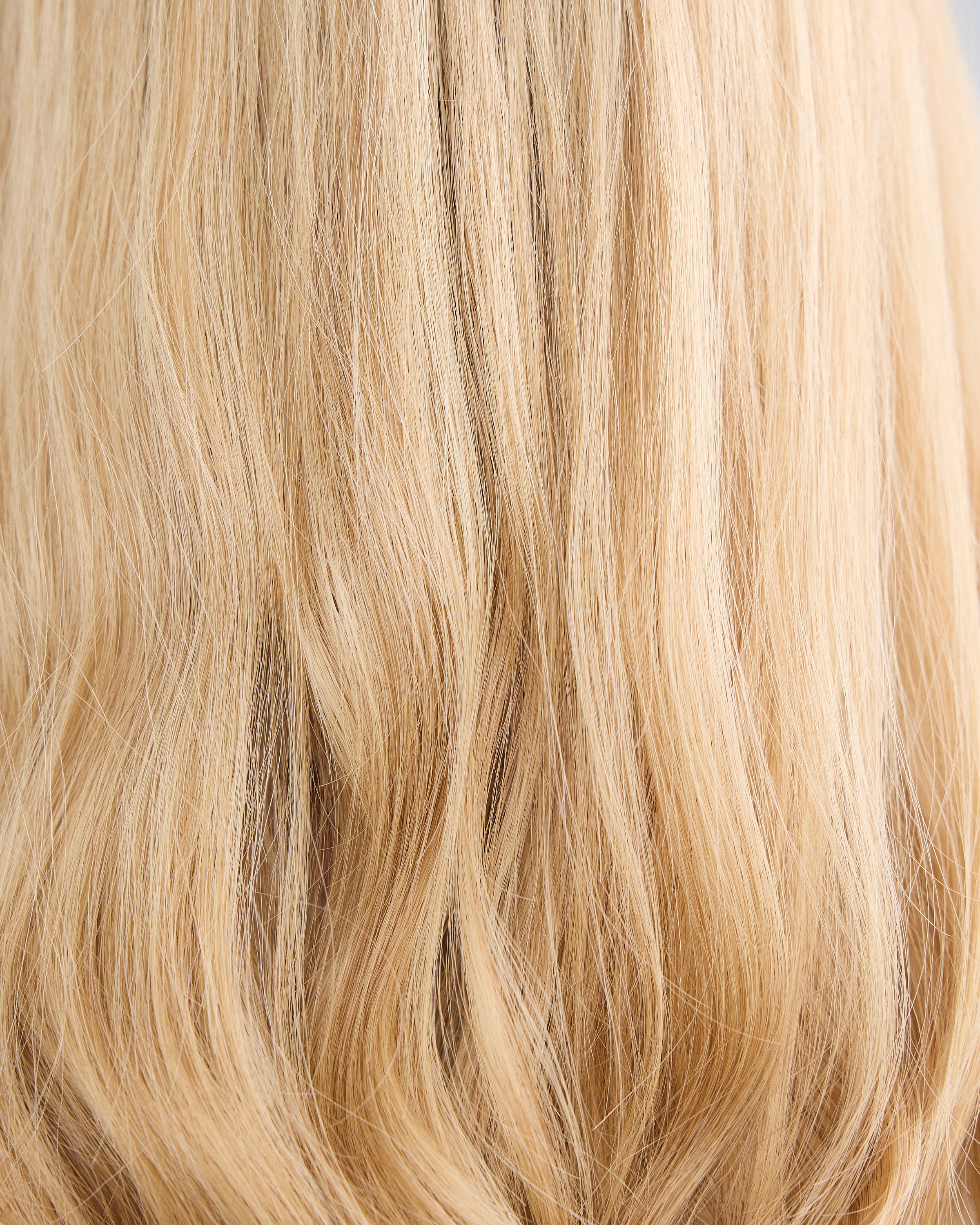 SOFT ROOTED BLONDE // GAME CHANGER WIG // 20 INCHES // L CAP