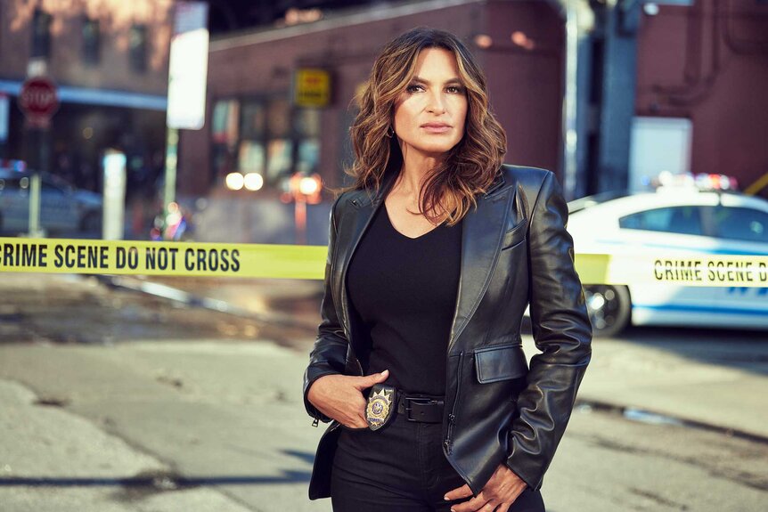 Mariska Hargitay Debuts New Bob Haircut for Broadway Role