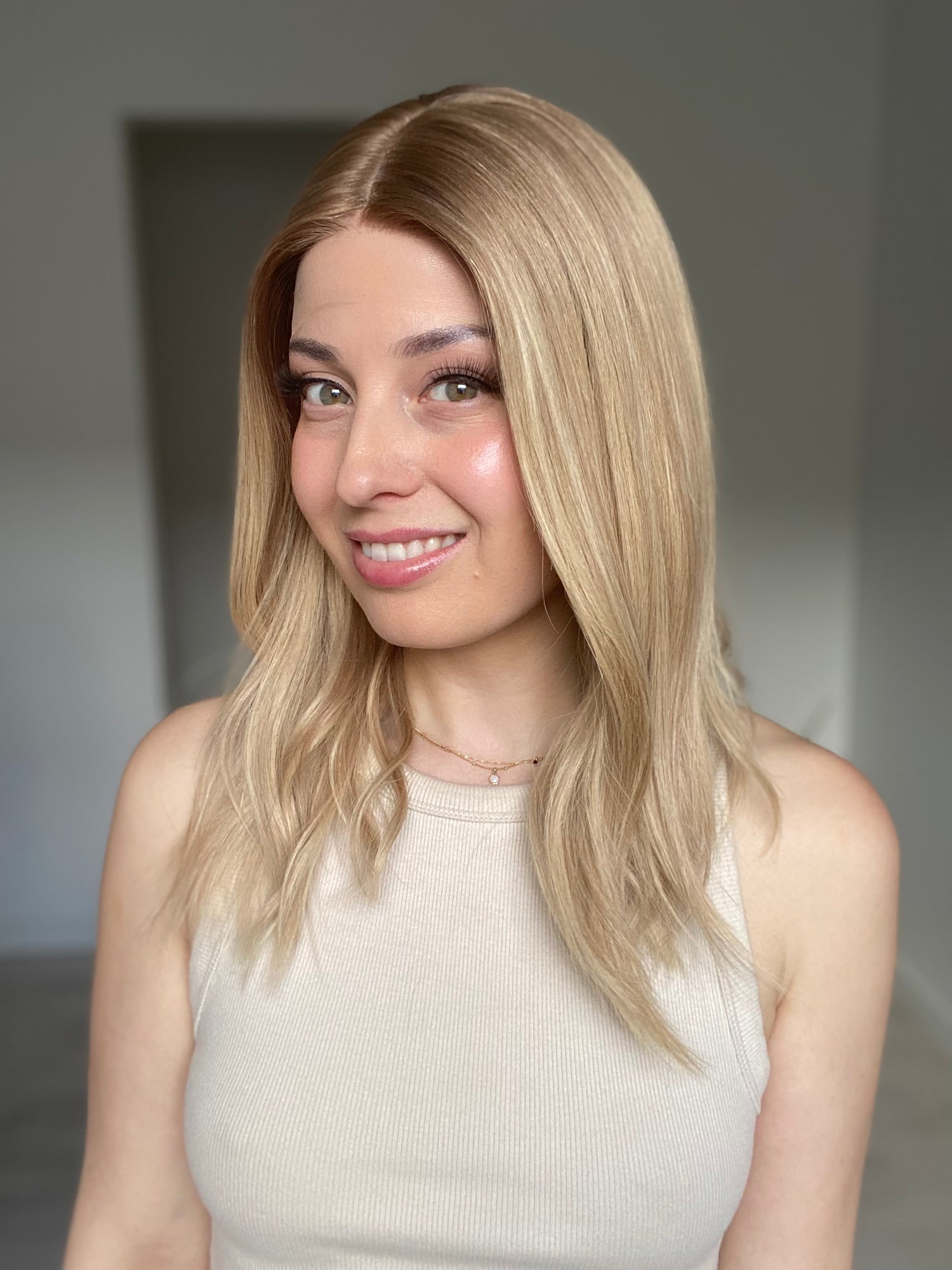 KIM'S CLOSET // Light Dimensional Blonde // Lace-Front Essentials Wig // 18 Inches // S Cap