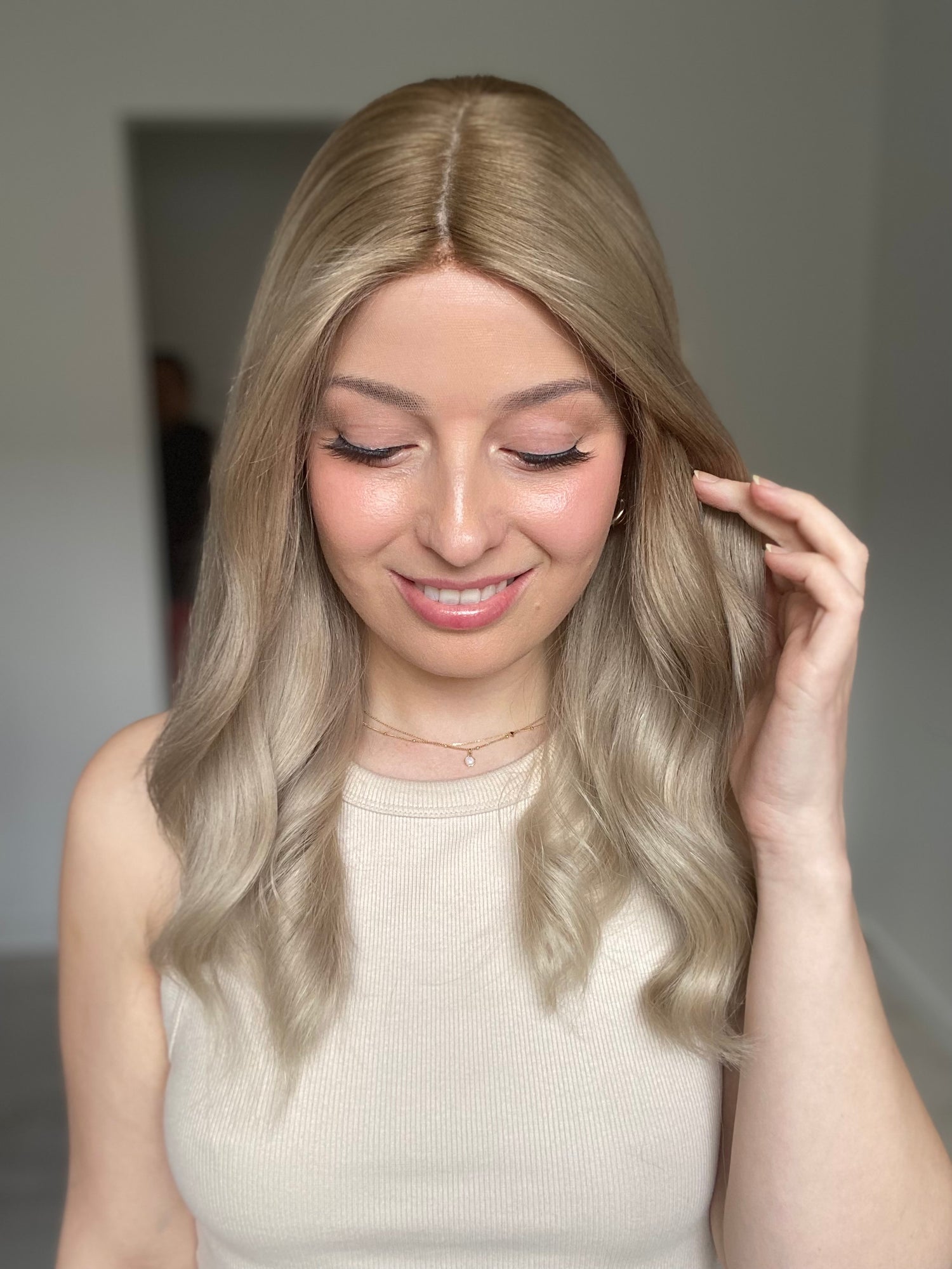 KIM'S CLOSET // Baby Blonde // Lace Front Essentials Wig // 20 Inches // M Cap