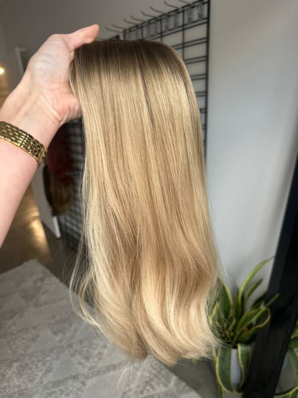 Warm Rooted Blonde // 7x7 // 16