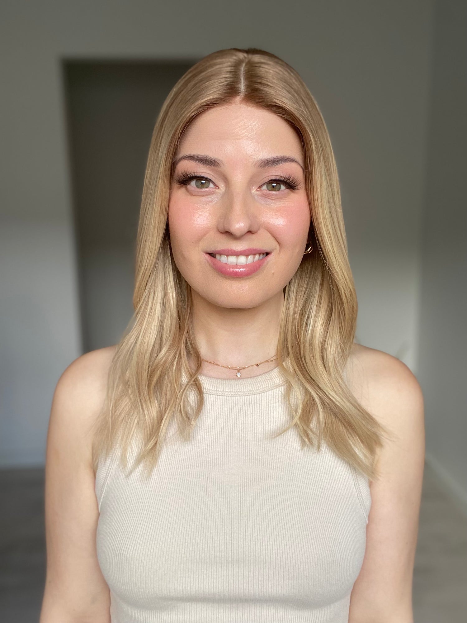 KIM'S CLOSET // Light Dimensional Blonde // Lace-Front Essentials Wig // 18 Inches // S Cap