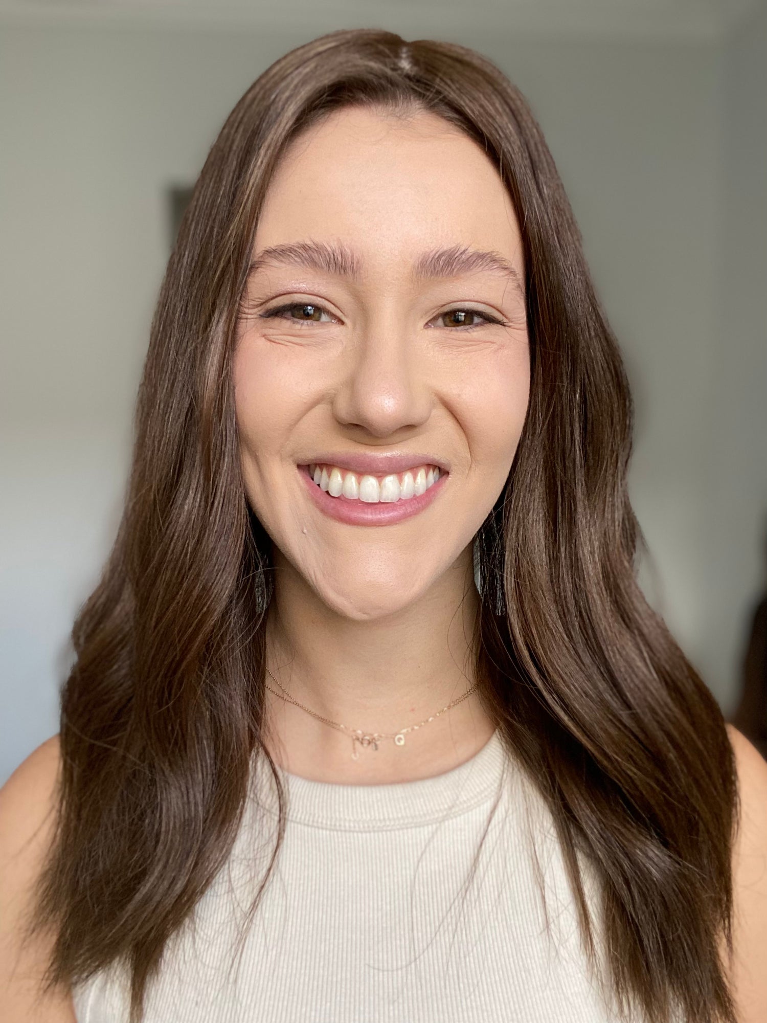 KIM'S CLOSET // Medium Neutral Brunette Topper // 20 Inches // 9x9 cap
