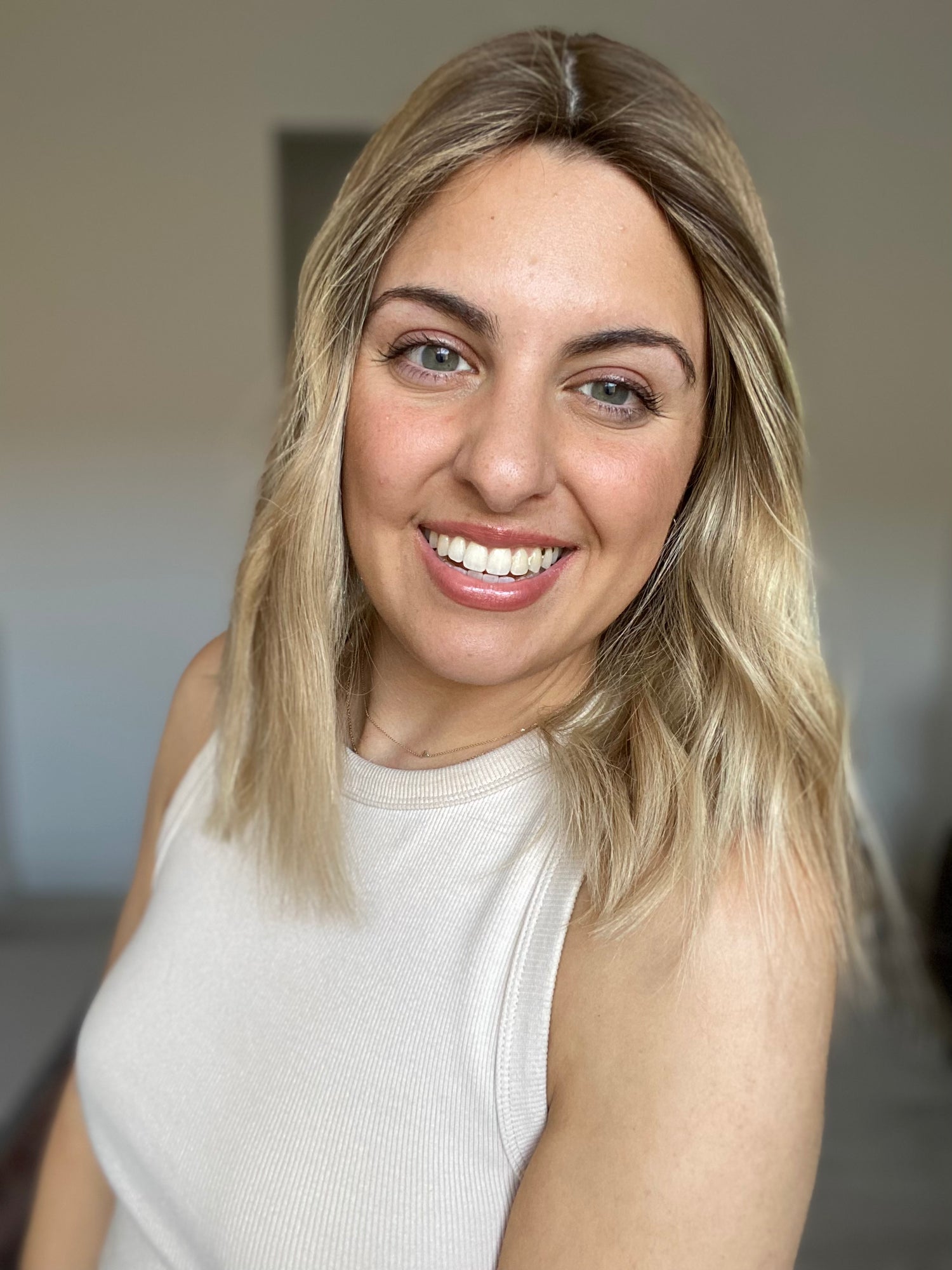 Light Rooted Blonde // Essentials Wig // 16 Inches // M Cap