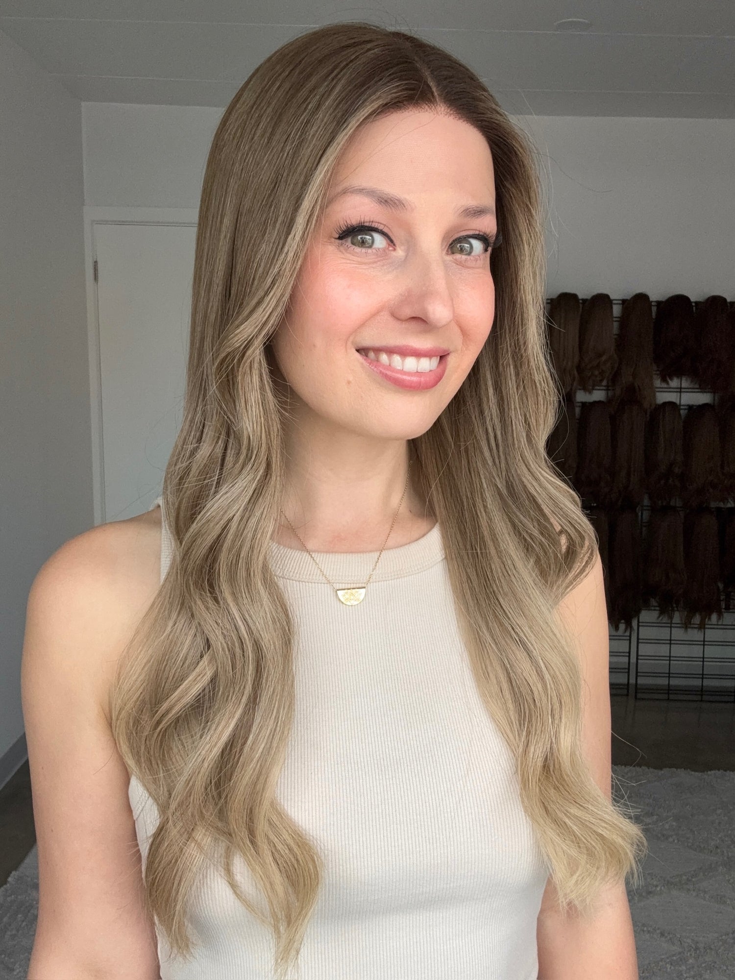 Neutral Dimensional Blonde // Luxe Wig // 24 Inches // S Cap