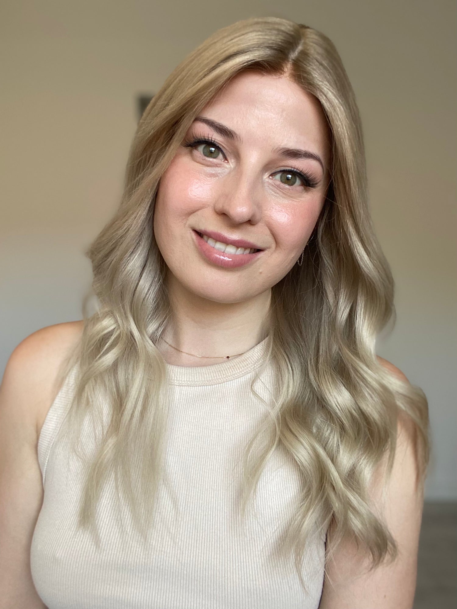 Light Ashy Blonde // Game Changer Wig // 20 Inches // M Cap