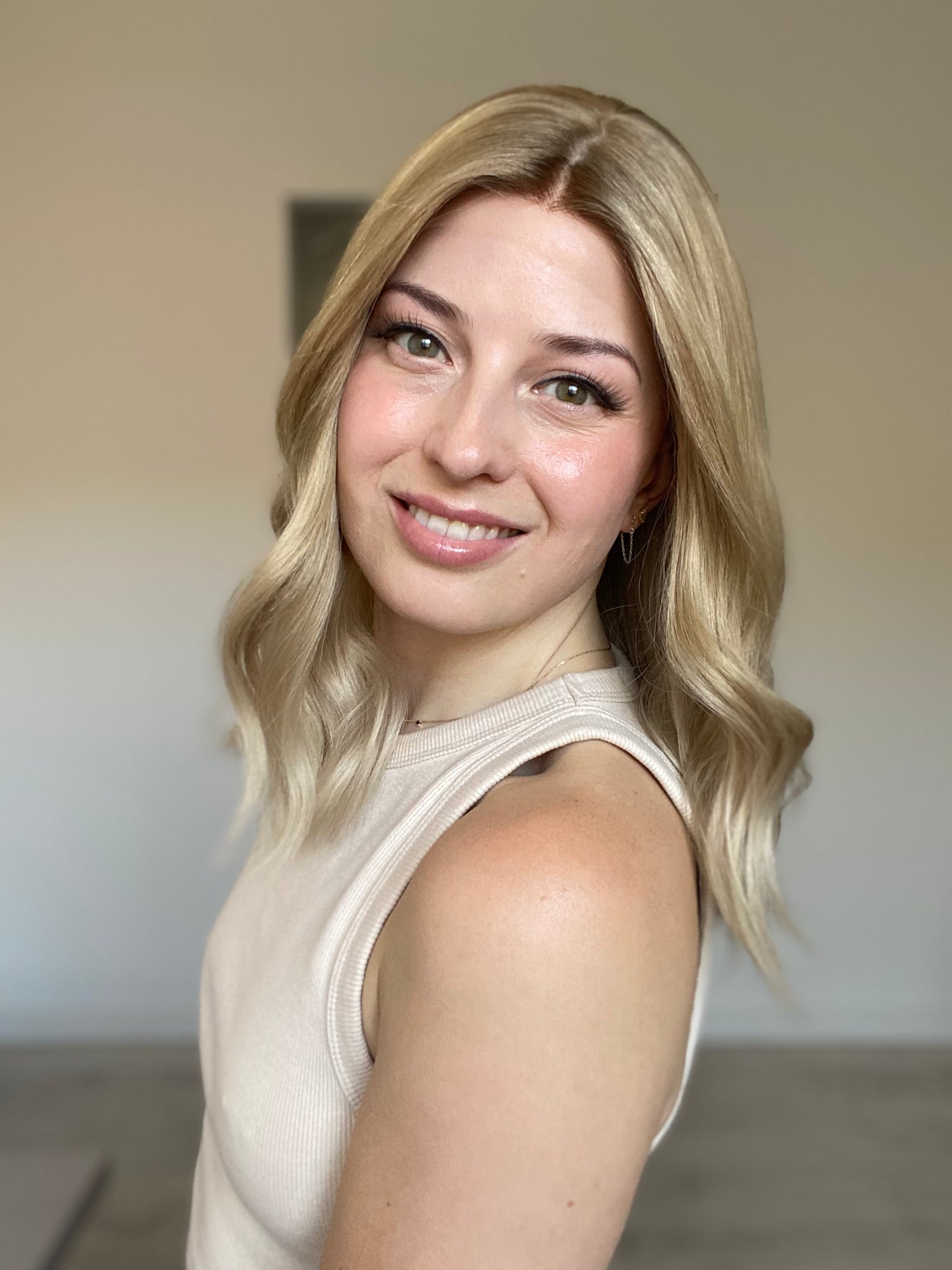 Bright Rooted Blonde // Game Changer Wig // 16 Inches // M Cap