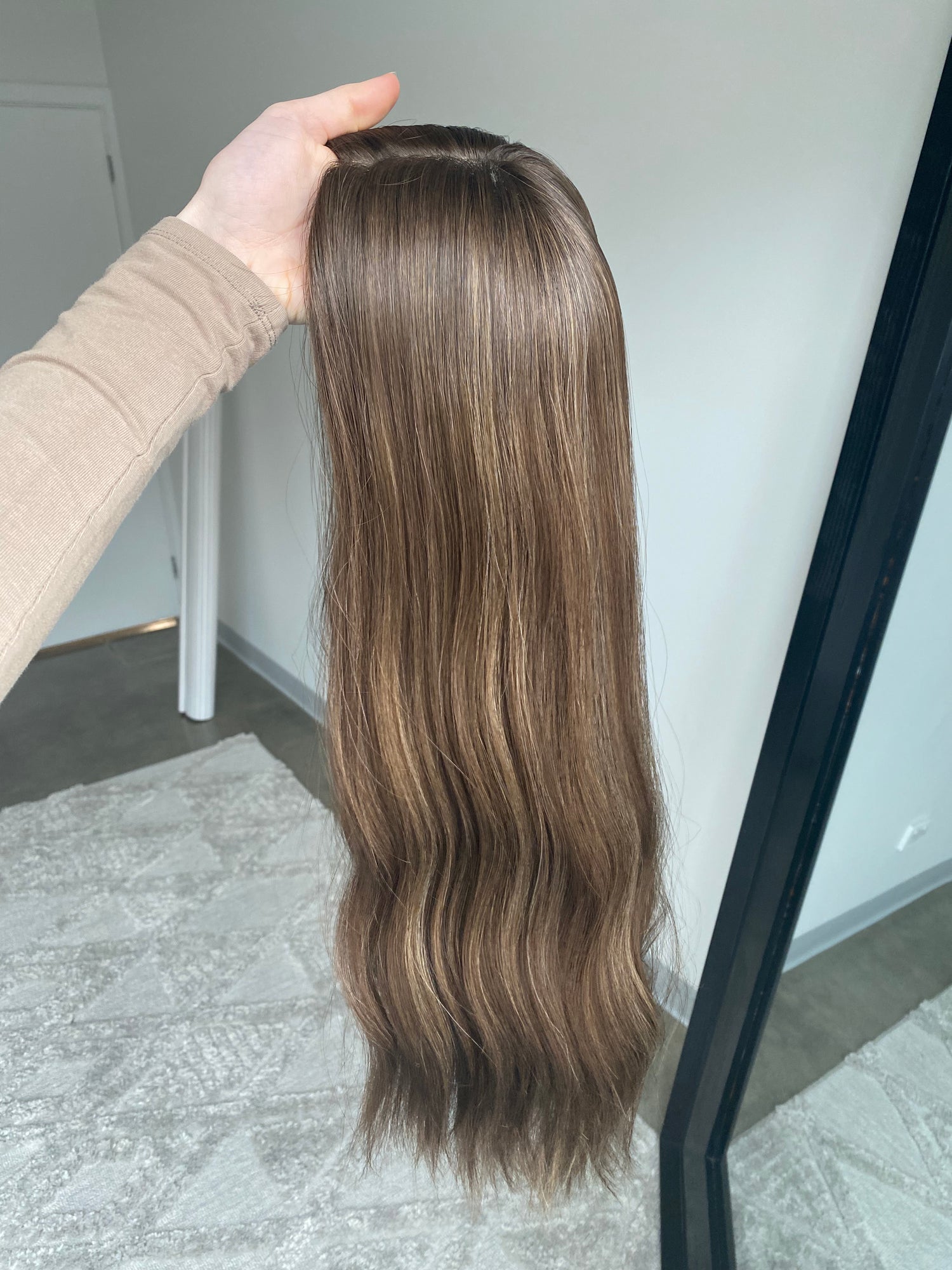 Light Highlighted Brunette 22 Inches Topper