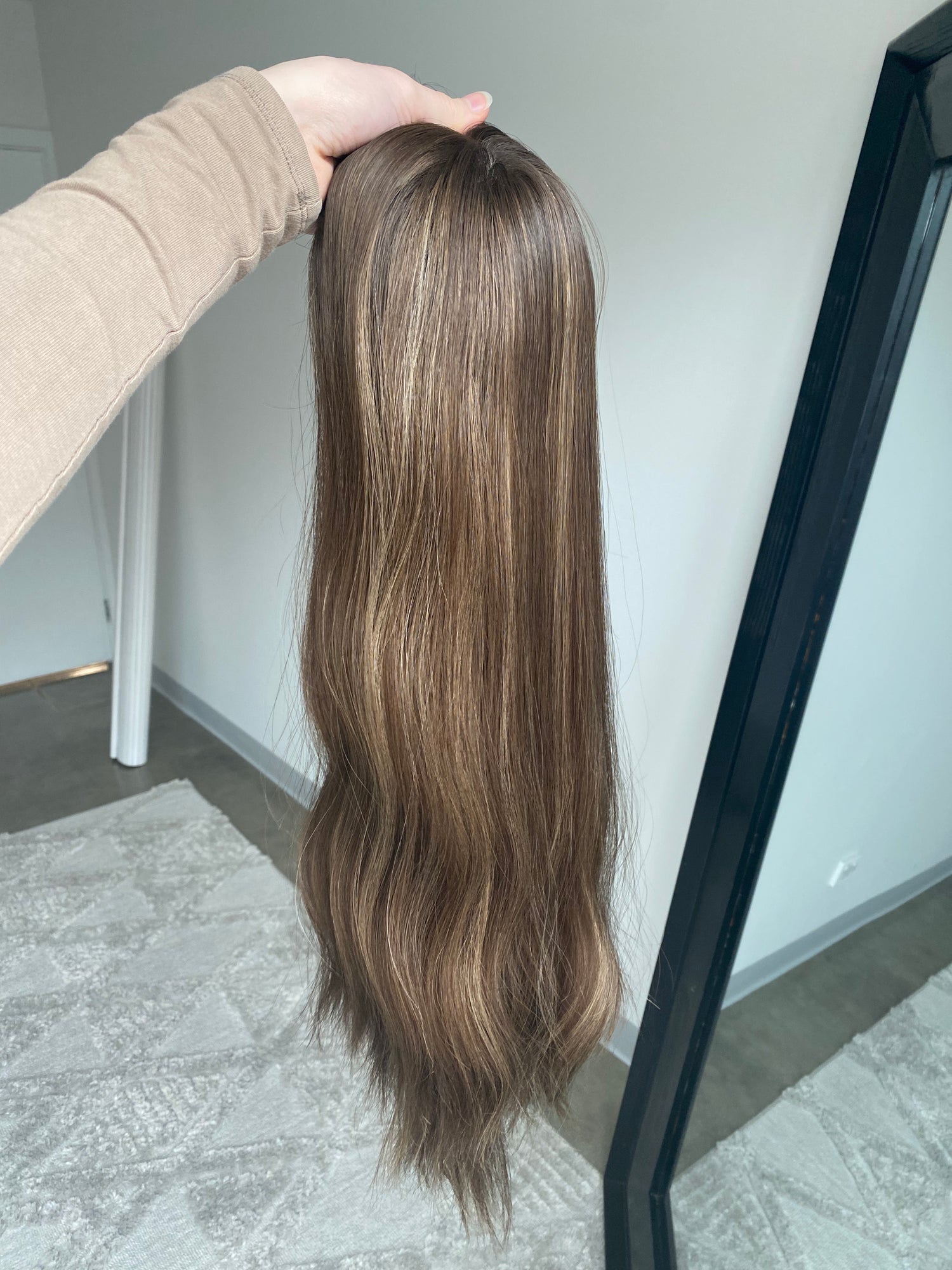 Light Highlighted Brunette 22 Inches Topper