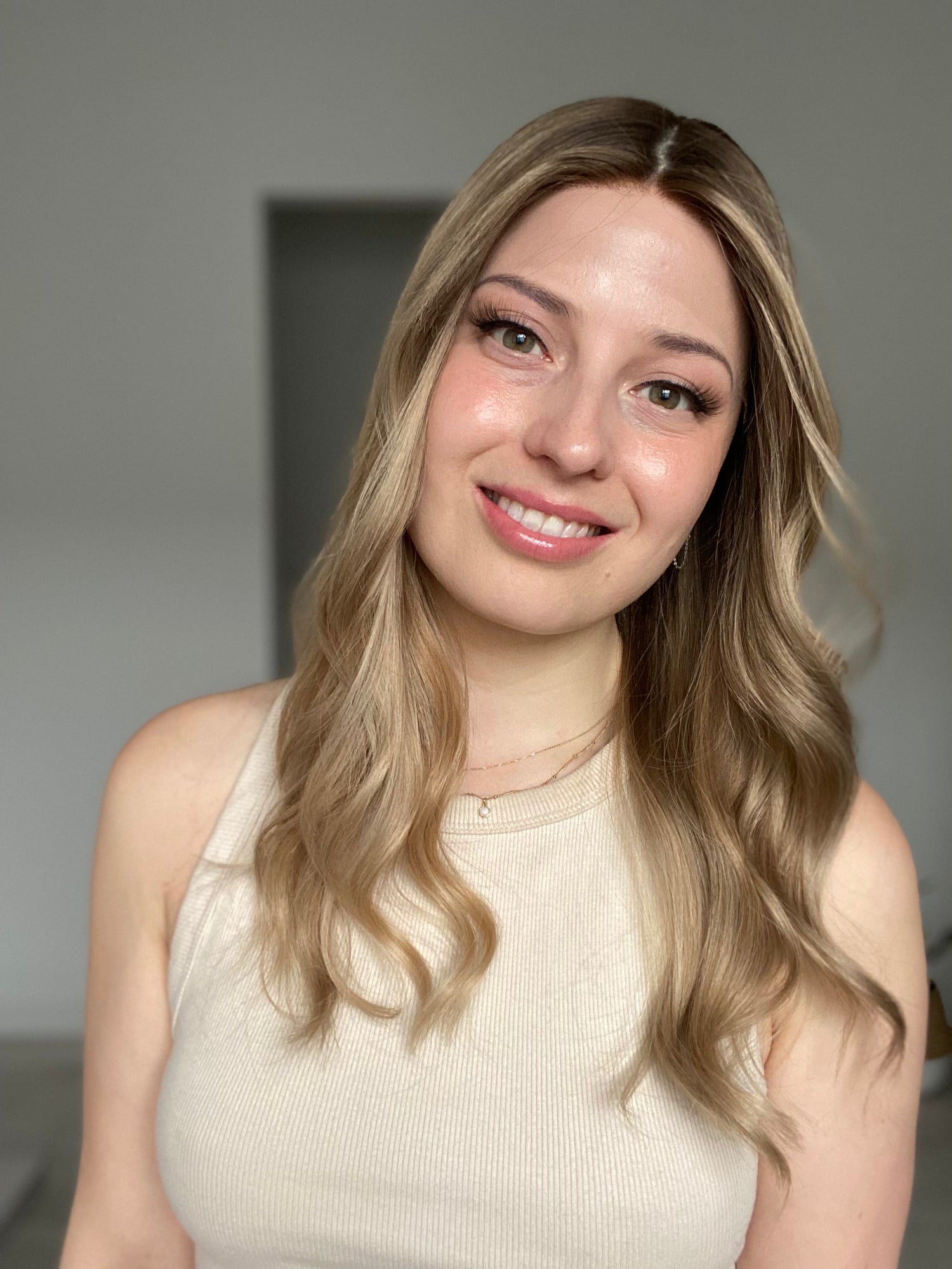 Light Rooted Blonde // Game Changer Wig // 22 Inches // S Cap
