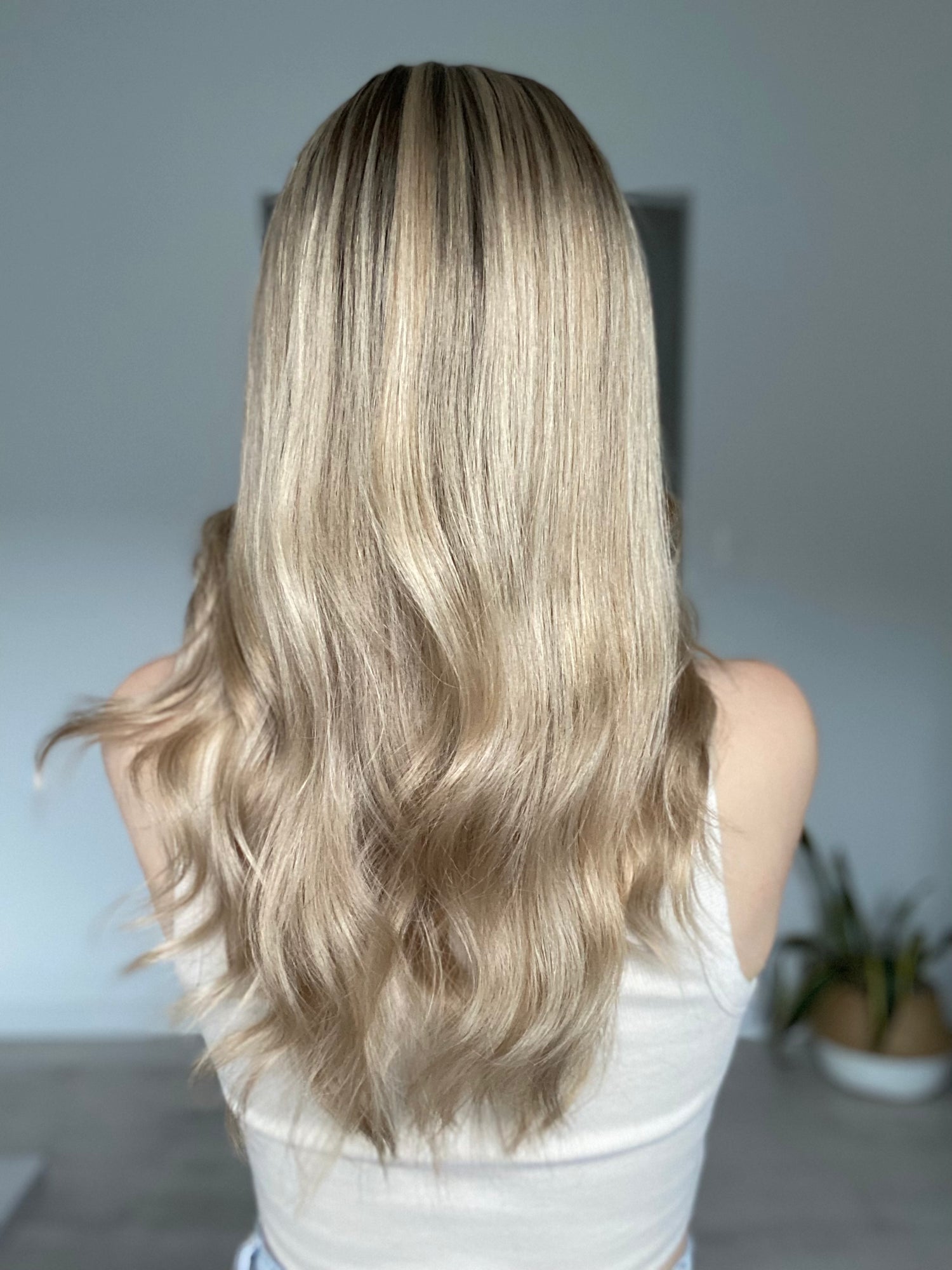 Light Rooted Blonde // Game Changer Wig // 22 Inches // S Cap