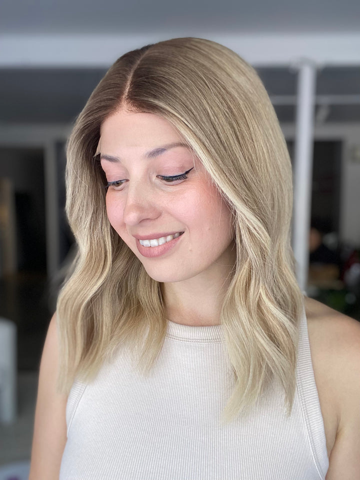Light Dimensional Blonde // Luxe Wig // 16 Inches / M Cap