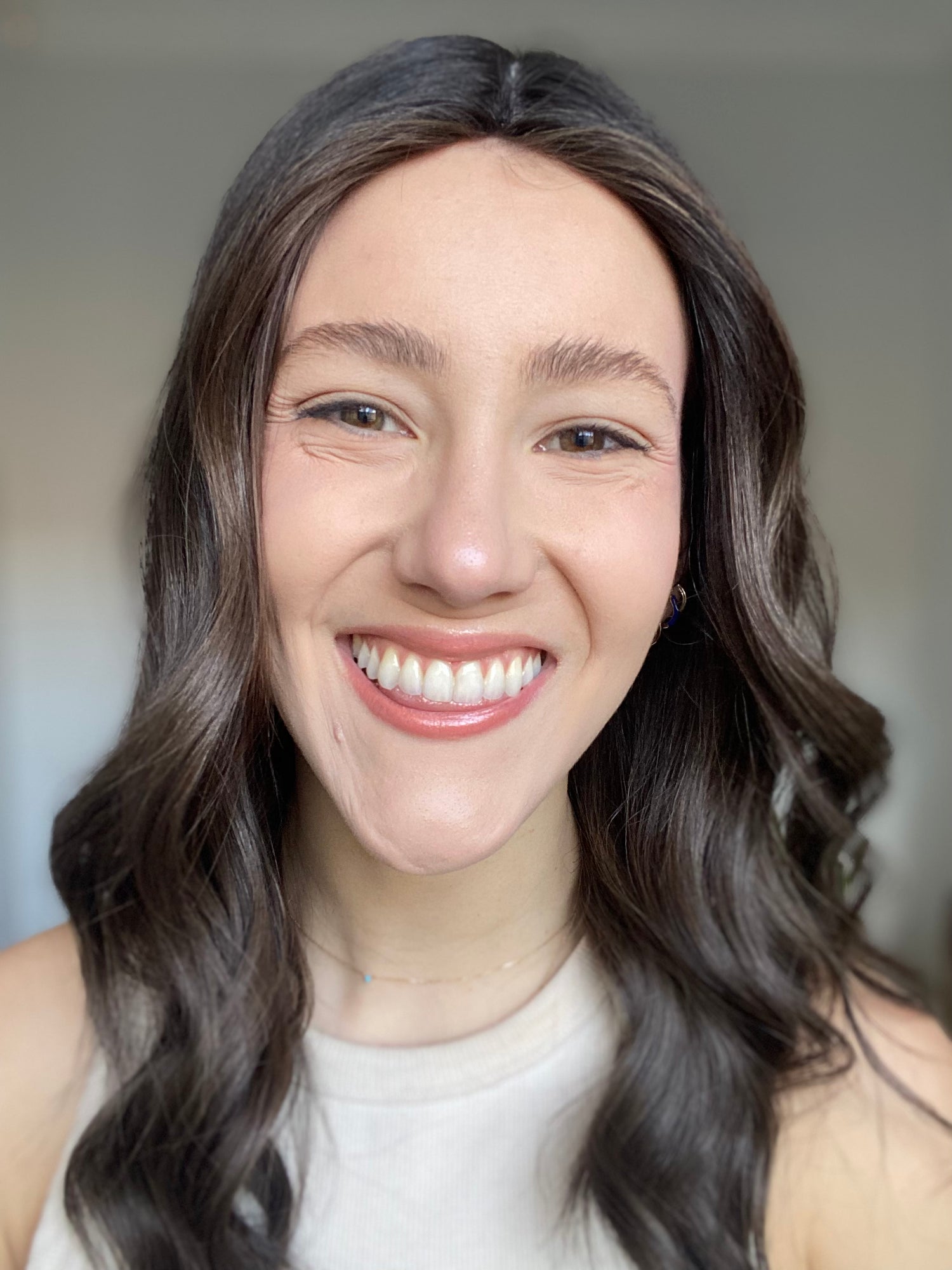 Dark Ashy Brunette // Essentials Wig // 20 Inches // S Cap