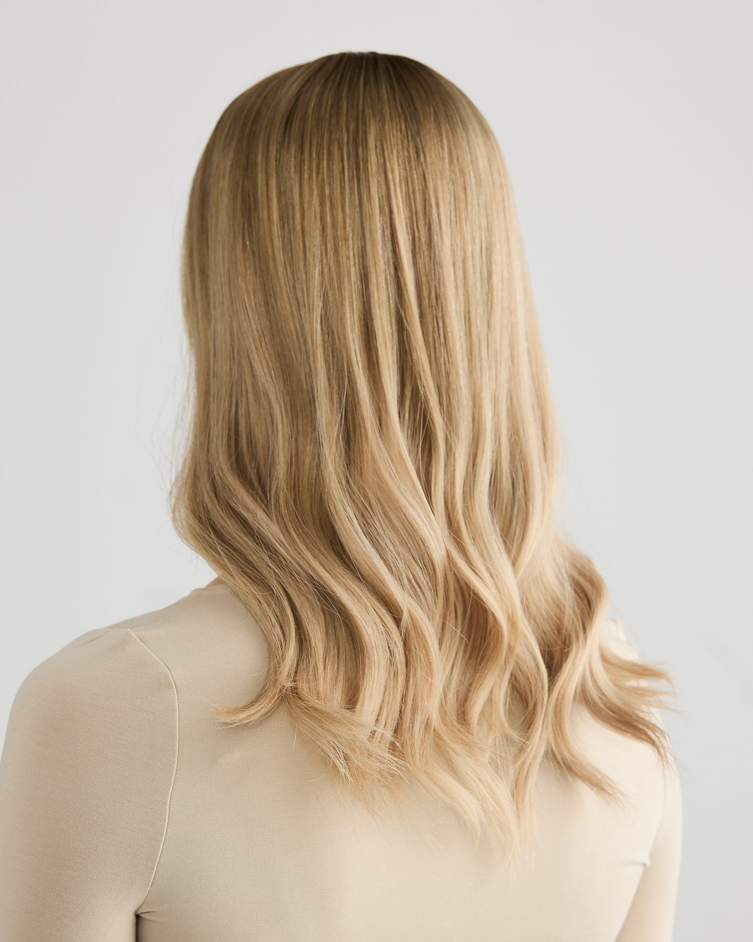 DIMENSIONAL ASH BLONDE // TOPPER // 18 INCHES // 7x7 CAP