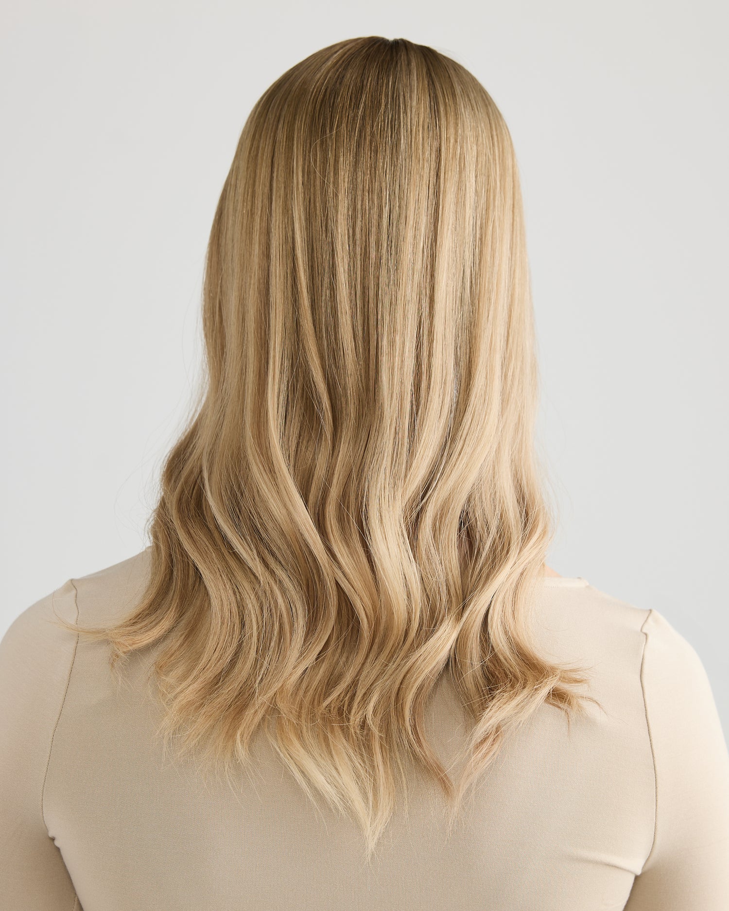 DIMENSIONAL ASH BLONDE // TOPPER // 18 INCHES // 7x7 CAP