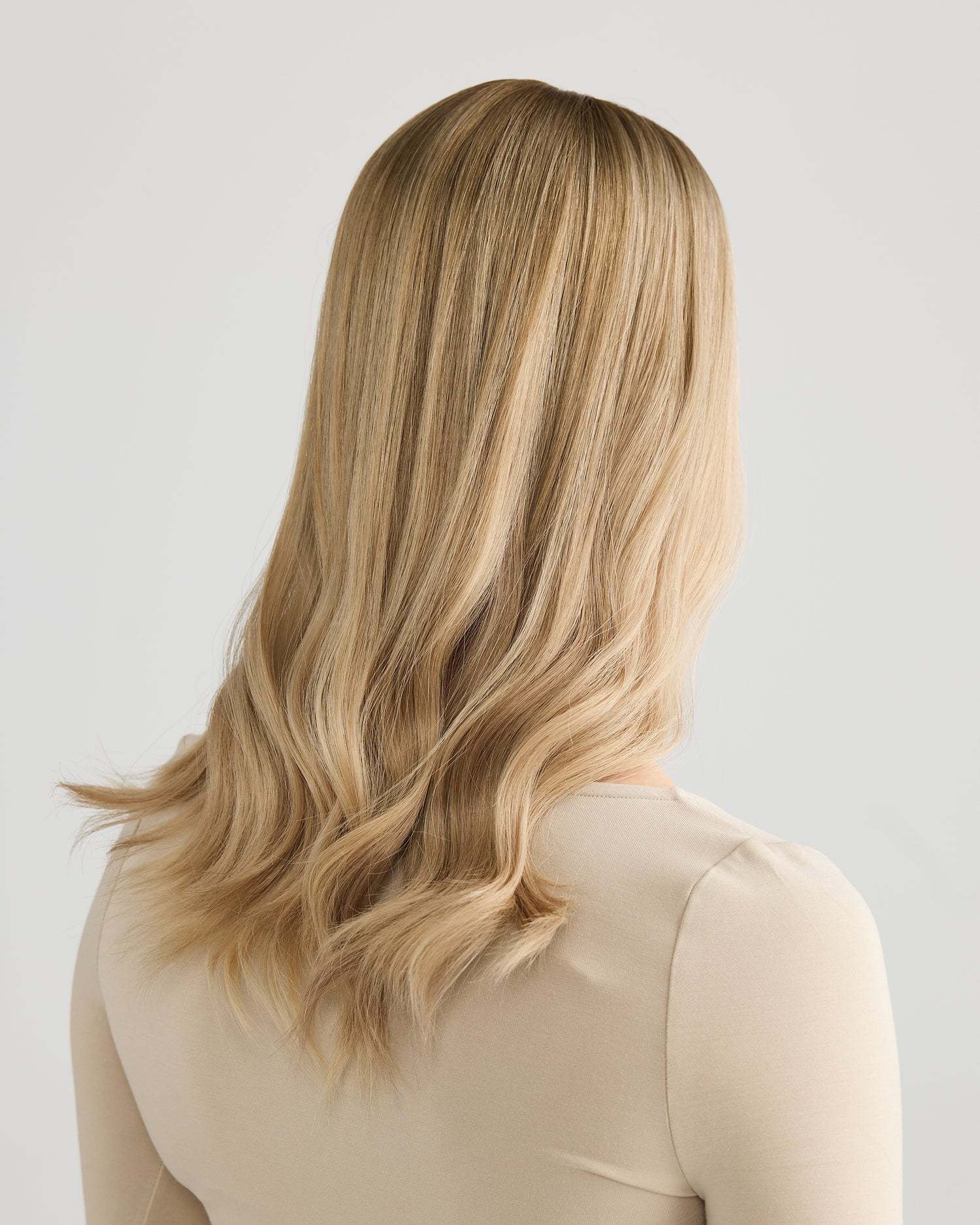 DIMENSIONAL ASH BLONDE // TOPPER // 18 INCHES // 7x7 CAP
