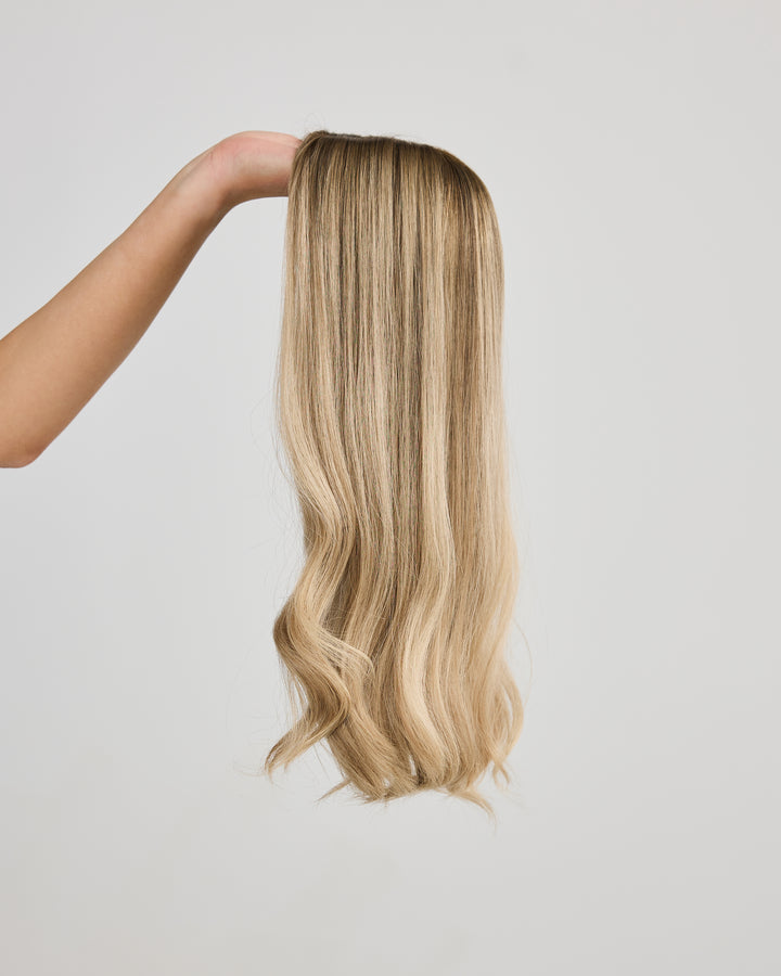 DIMENSIONAL ASH BLONDE // TOPPER // 20 INCHES // 7x7 CAP