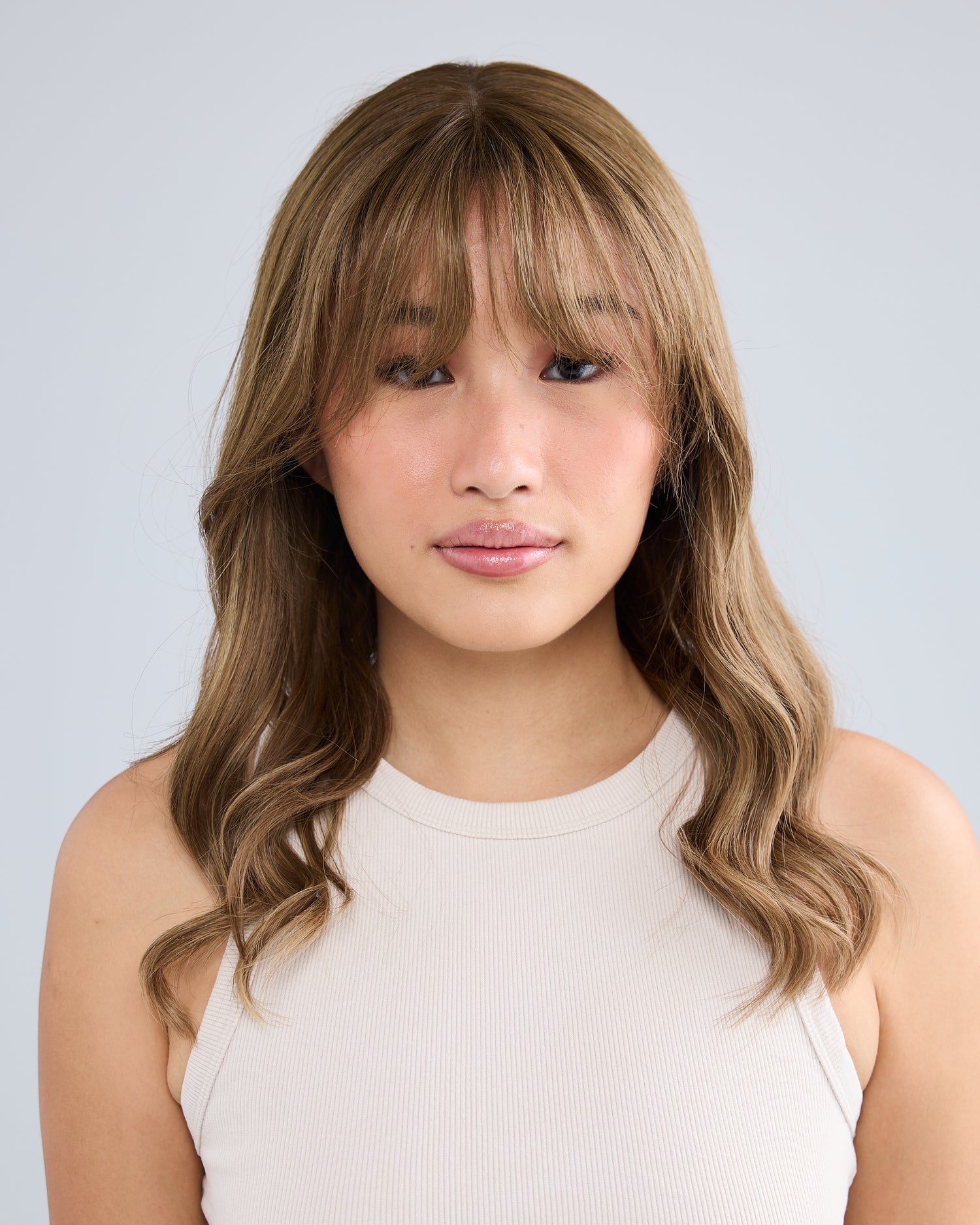 DIMENSIONAL LIGHT BRUNETTE WITH BANGS // LUXE WIG // 20 INCHES // M CAP