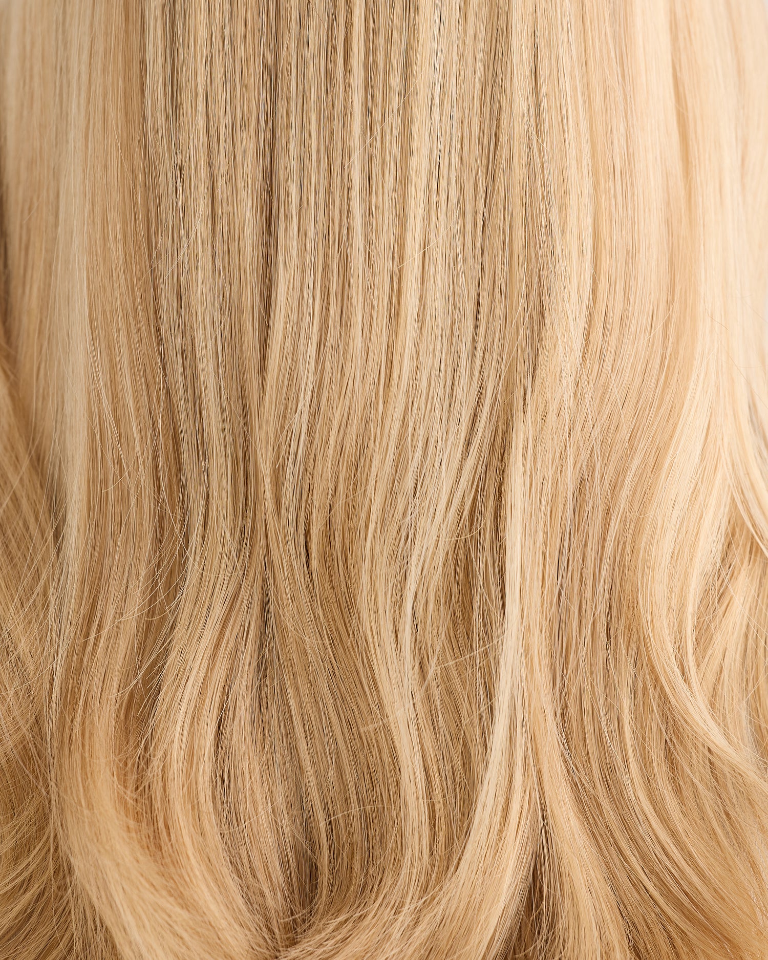 SOFT ROOTED BLONDE // GAME CHANGER WIG // 22 INCHES // M CAP