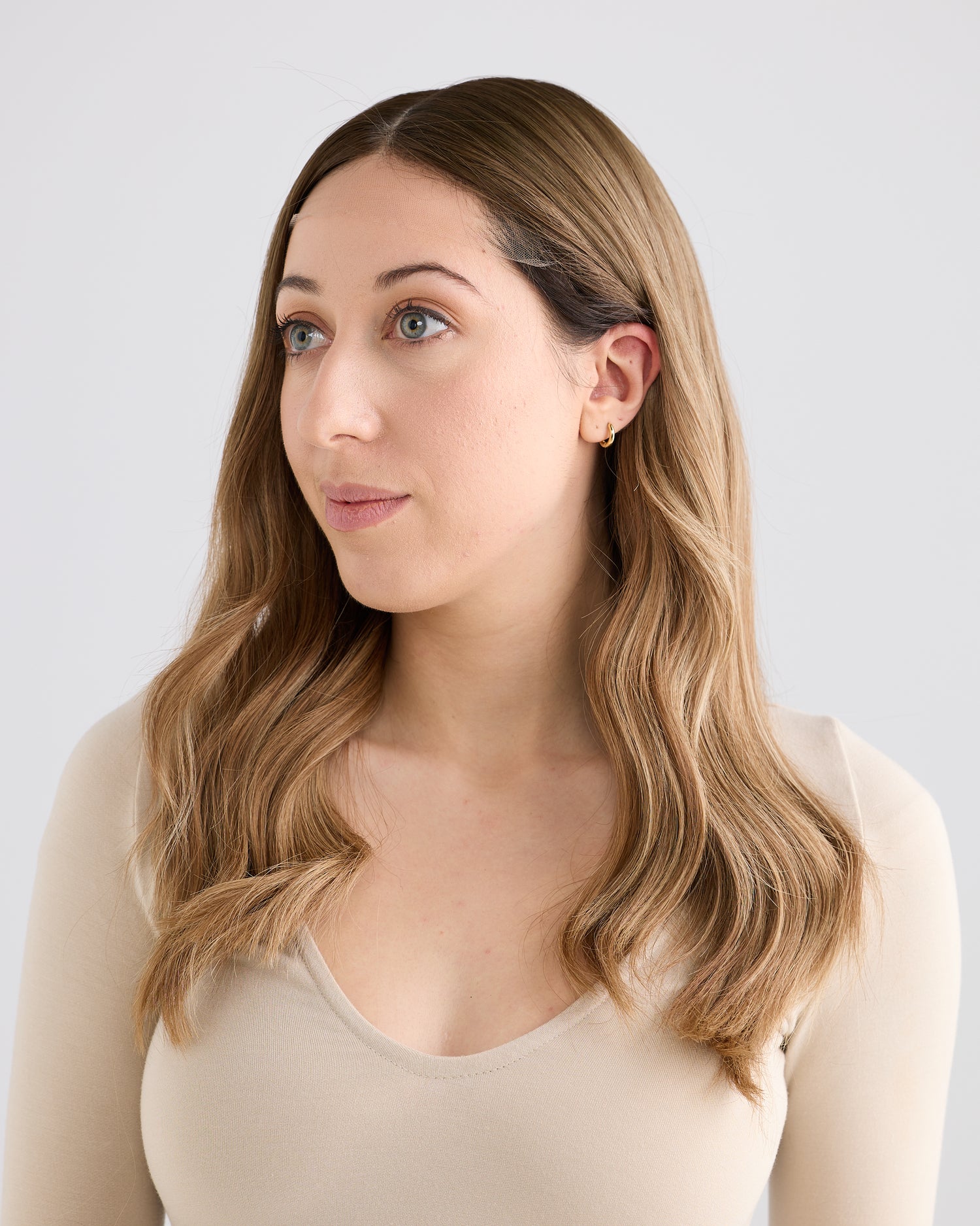 DARK BISCUIT BLONDE // GAME CHANGER WIG // 20 INCHES // S CAP