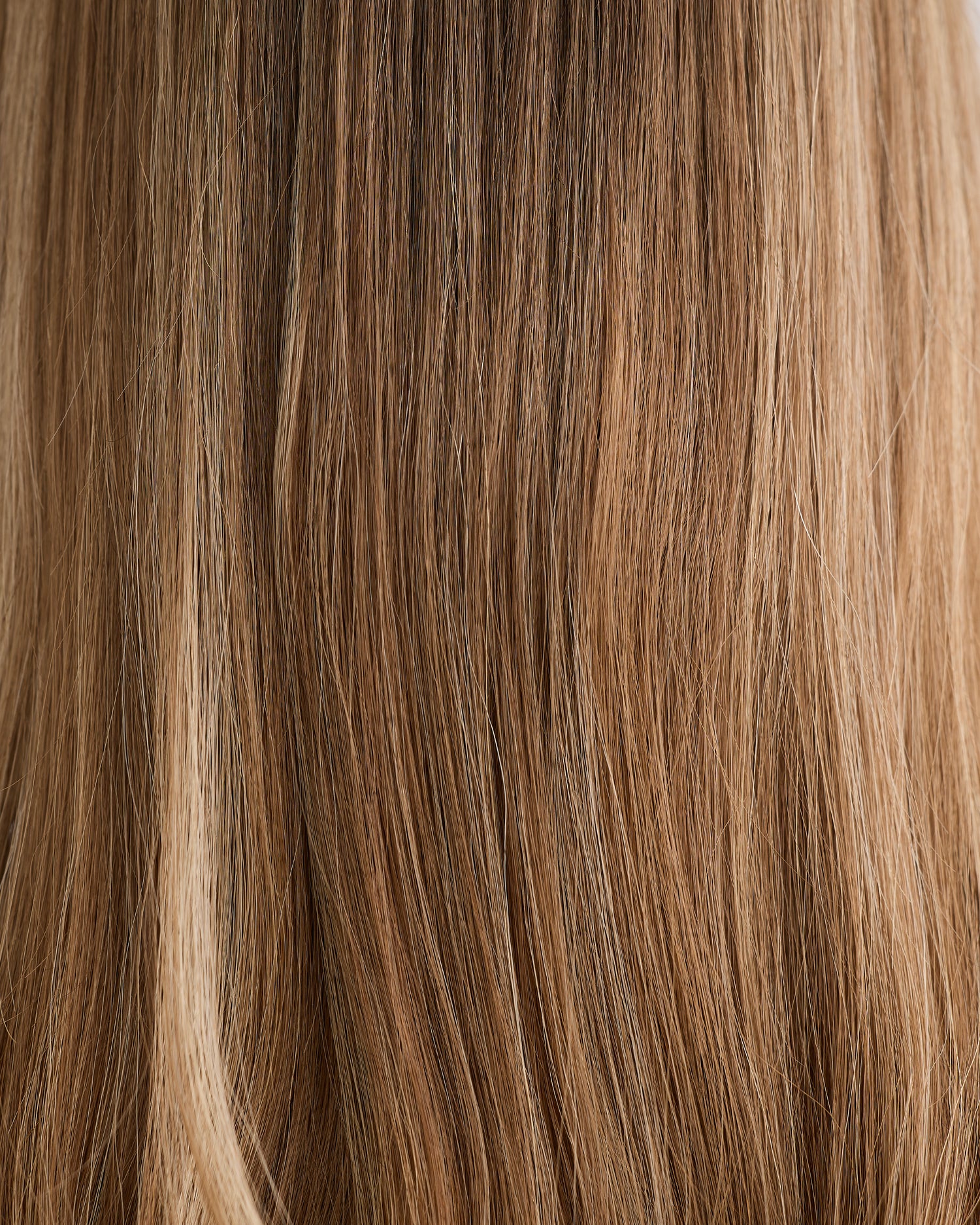 DARK BISCUIT BLONDE // GAME CHANGER WIG // 20 INCHES // S CAP