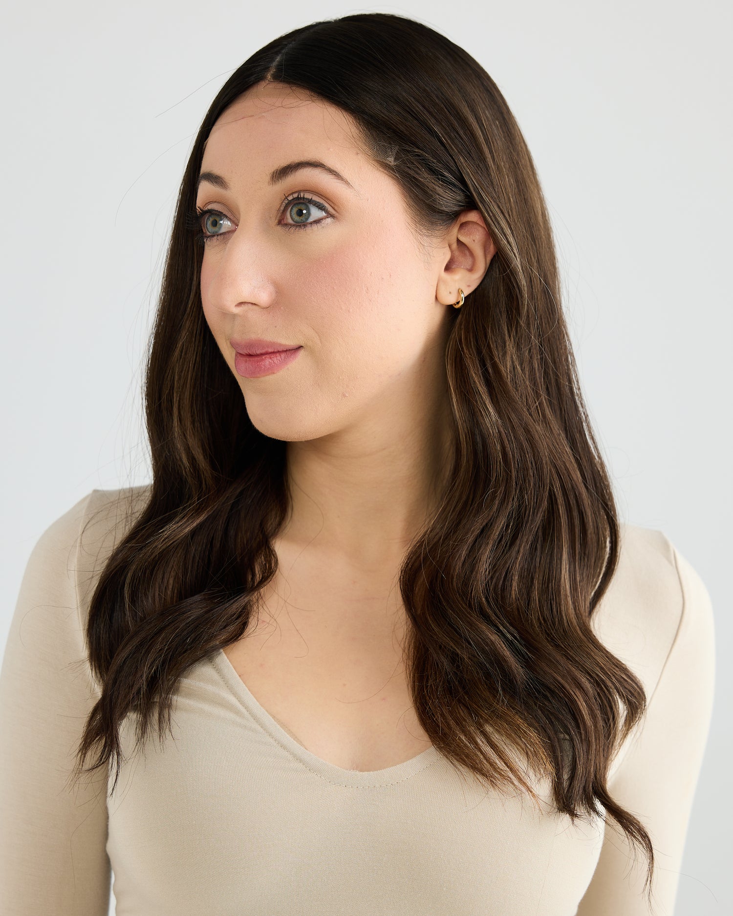 DARK HIGHLIGHTED BRUNETTE // GAME CHANGER WIG // 20 INCHES // S CAP