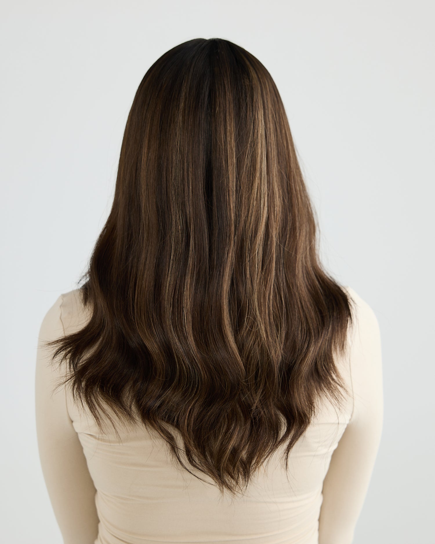 DARK HIGHLIGHTED BRUNETTE // GAME CHANGER WIG // 20 INCHES // S CAP