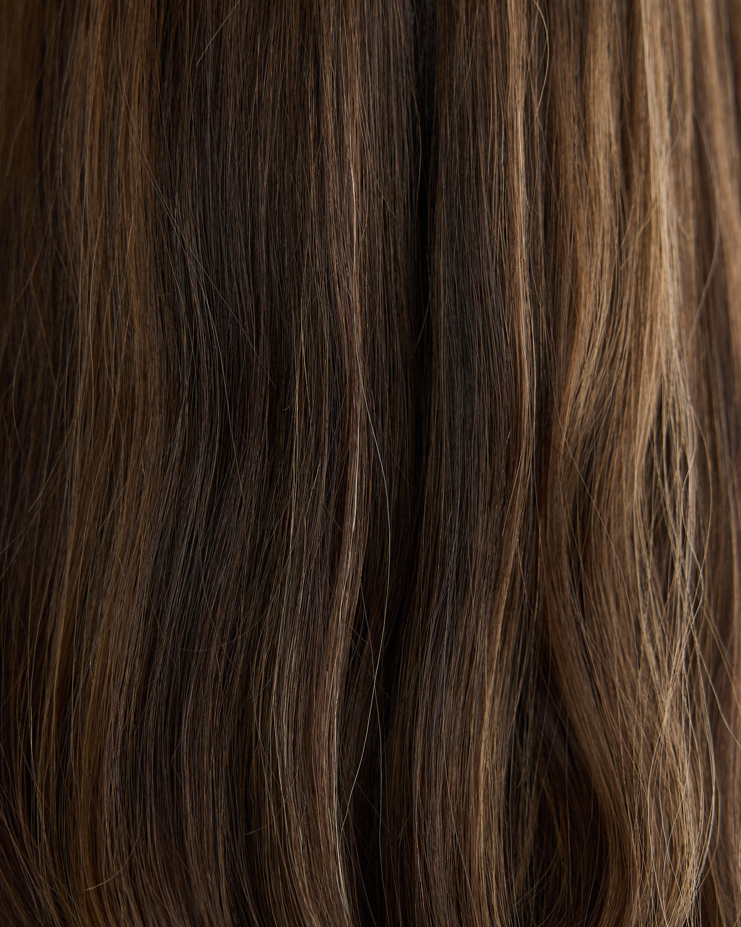 DARK HIGHLIGHTED BRUNETTE // GAME CHANGER WIG // 20 INCHES // S CAP