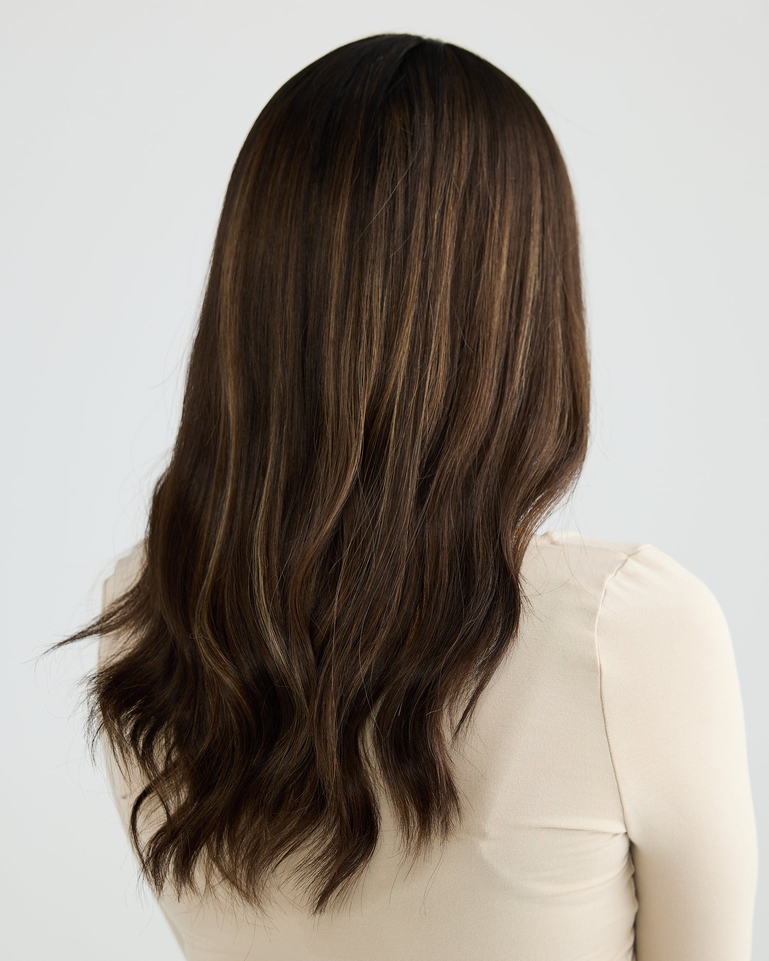 DARK HIGHLIGHTED BRUNETTE // GAME CHANGER WIG // 20 INCHES // S CAP
