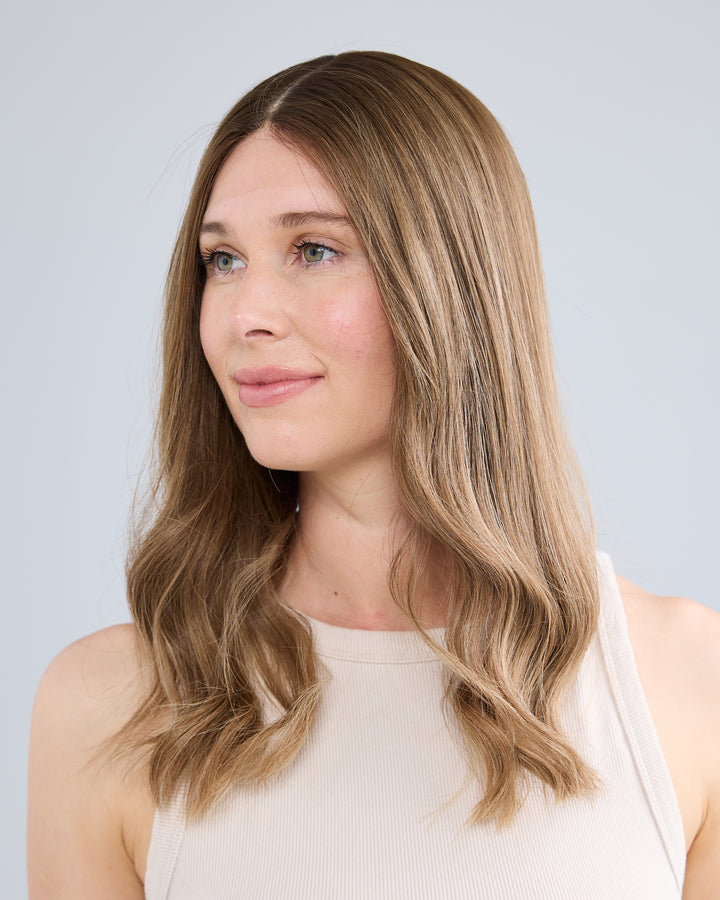 NEUTRAL BRONDE MELT // GAME CHANGER WIG // 20 INCHES // S CAP