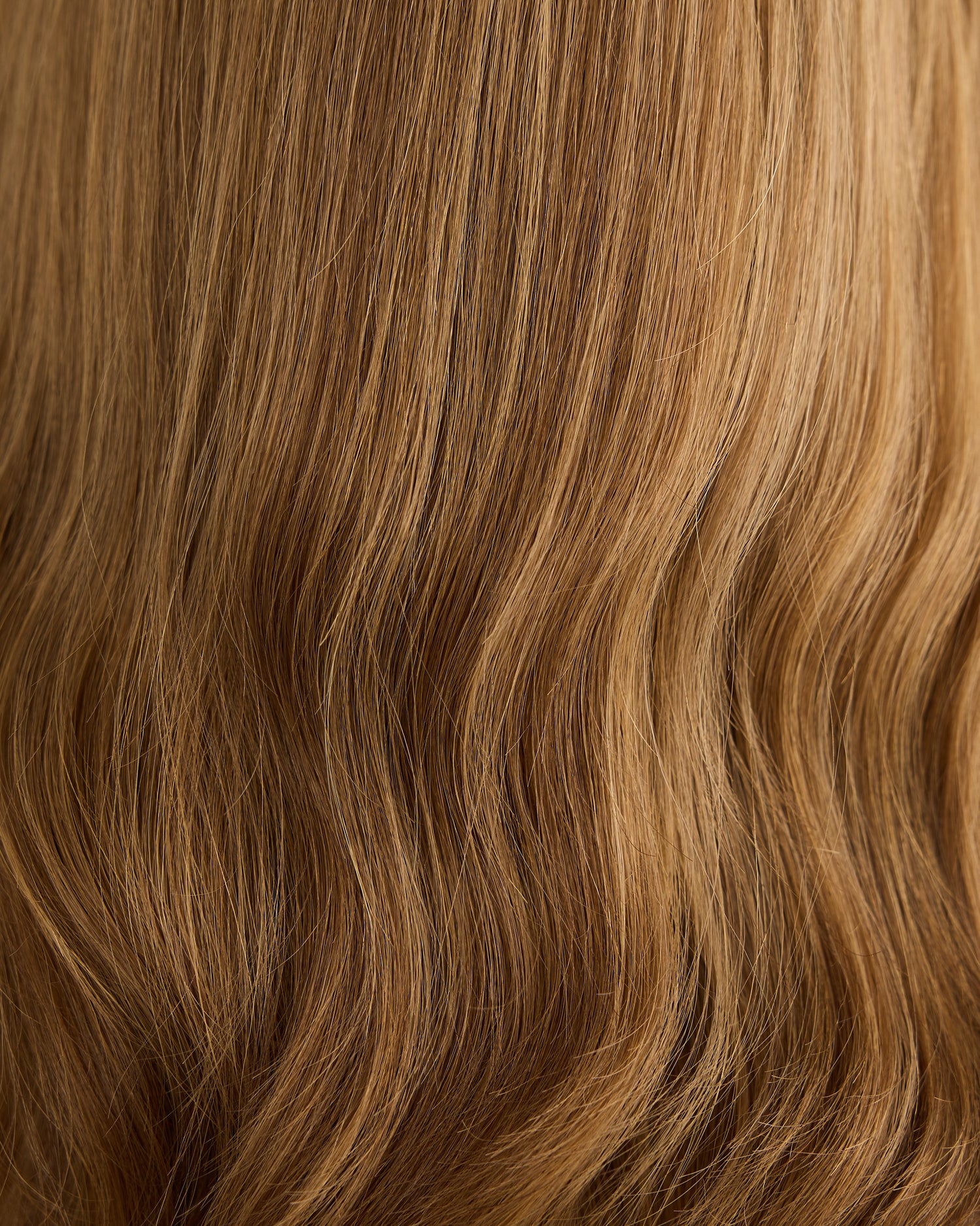 LIGHT CARAMEL BRUNETTE // GAME CHANGER WIG // 22 INCHES // S CAP
