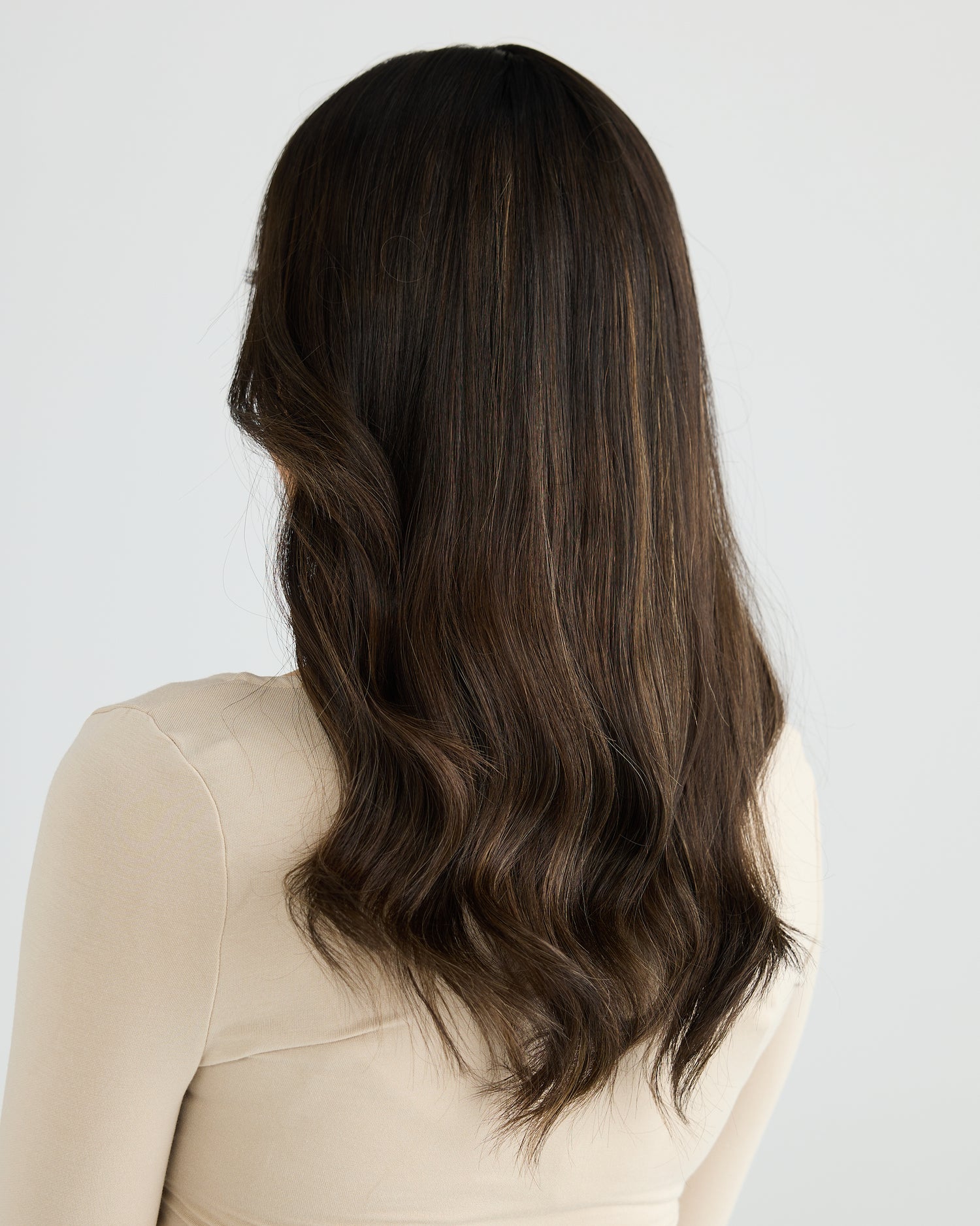 DARK HIGHLIGHTED BRUNETTE // GAME CHANGER WIG // 20 INCHES // S CAP