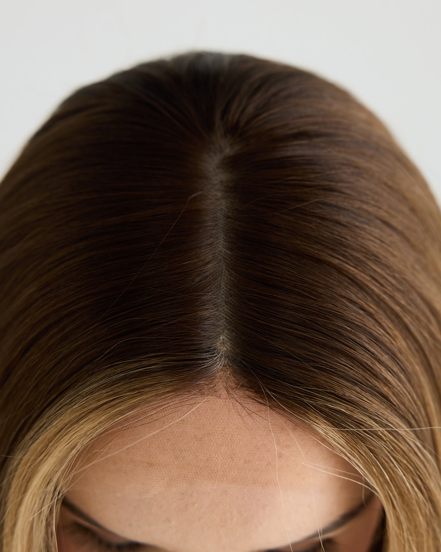 LIGHT SUNKISSED BALAYAGE // GAME CHANGER WIG // 24 INCHES // M CAP