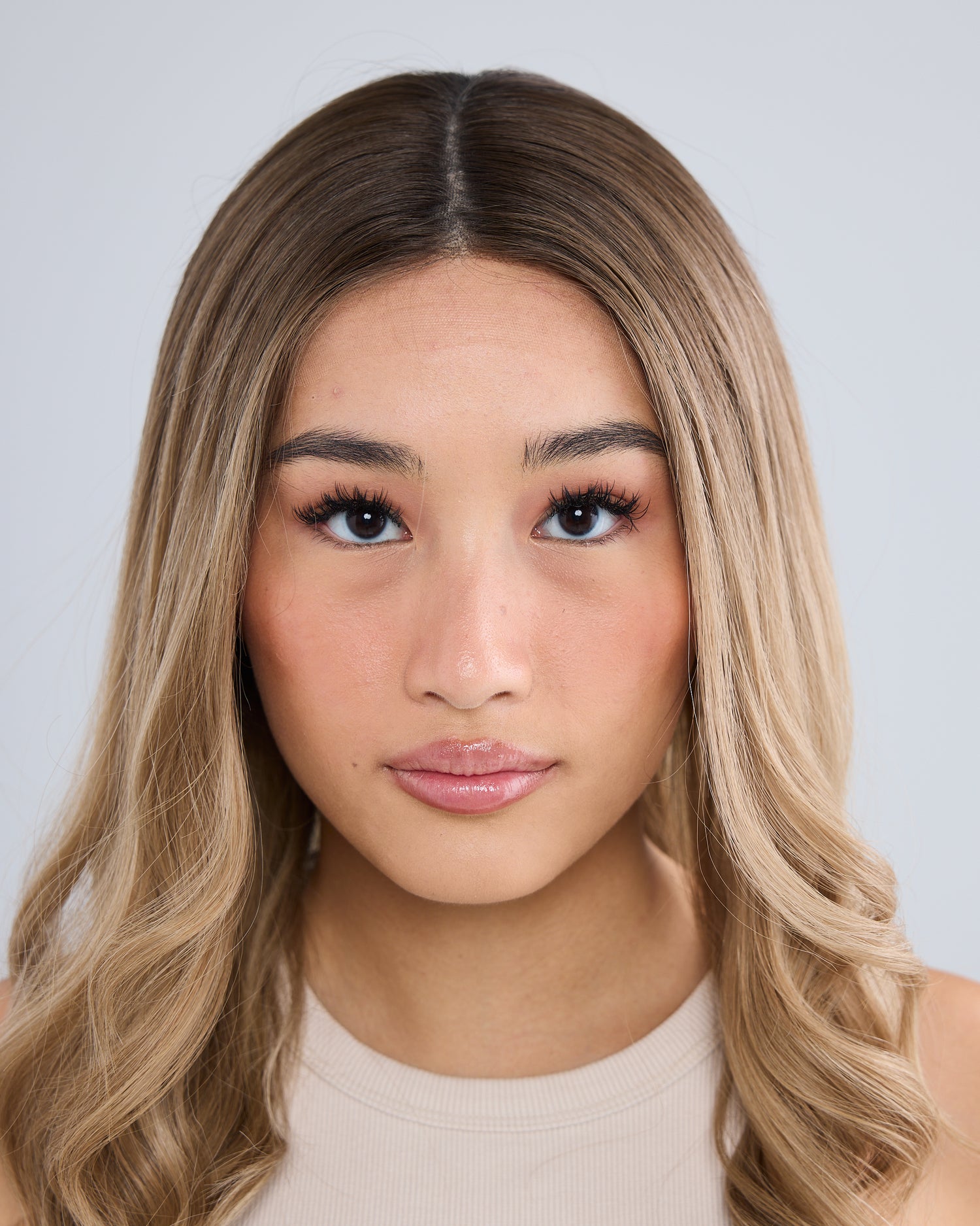 NEUTRAL BRONDE MELT // LUXE WIG // 20 INCHES // M CAP