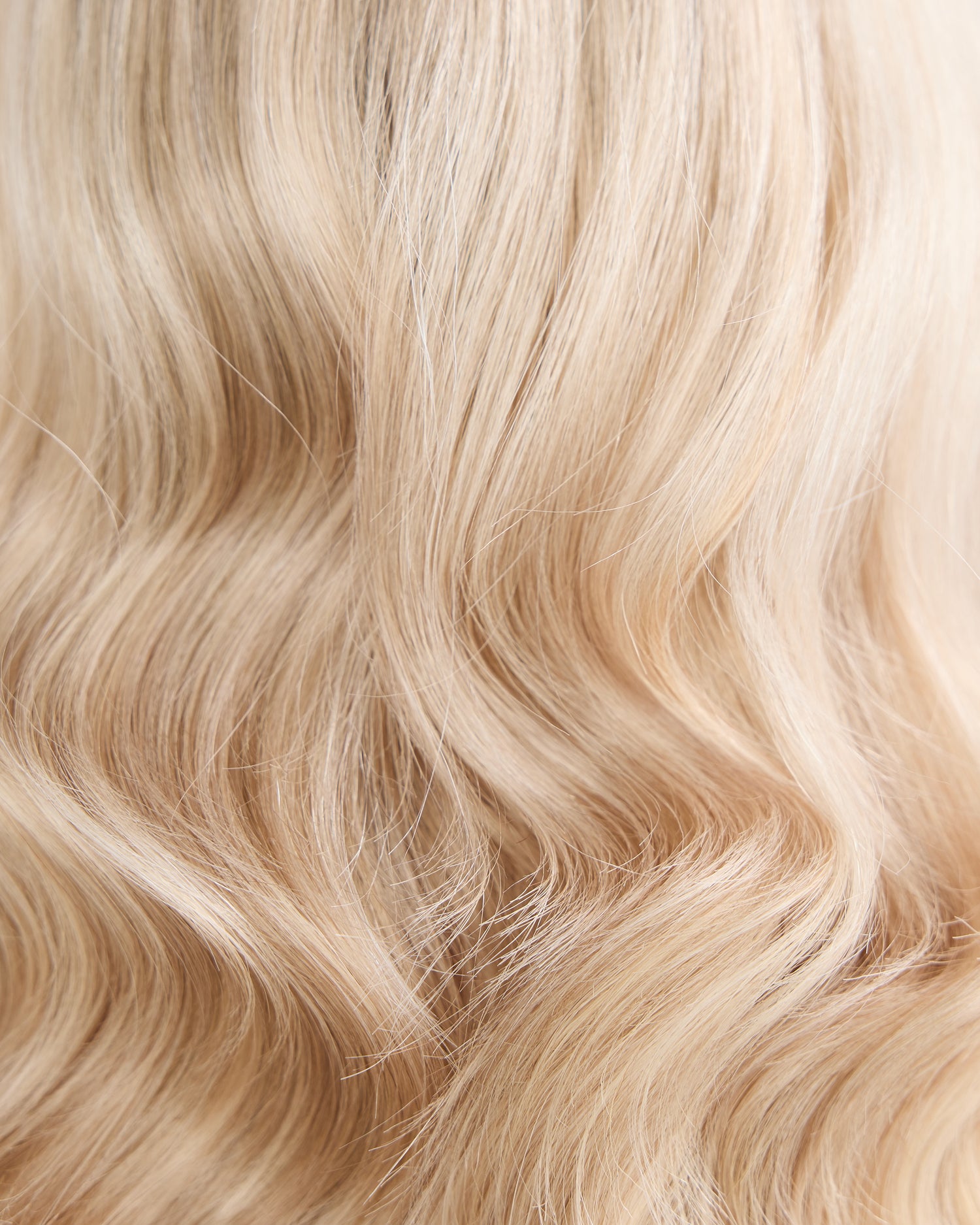 LIGHTEST BLONDE // LUXE WIG // 16 INCHES // M CAP