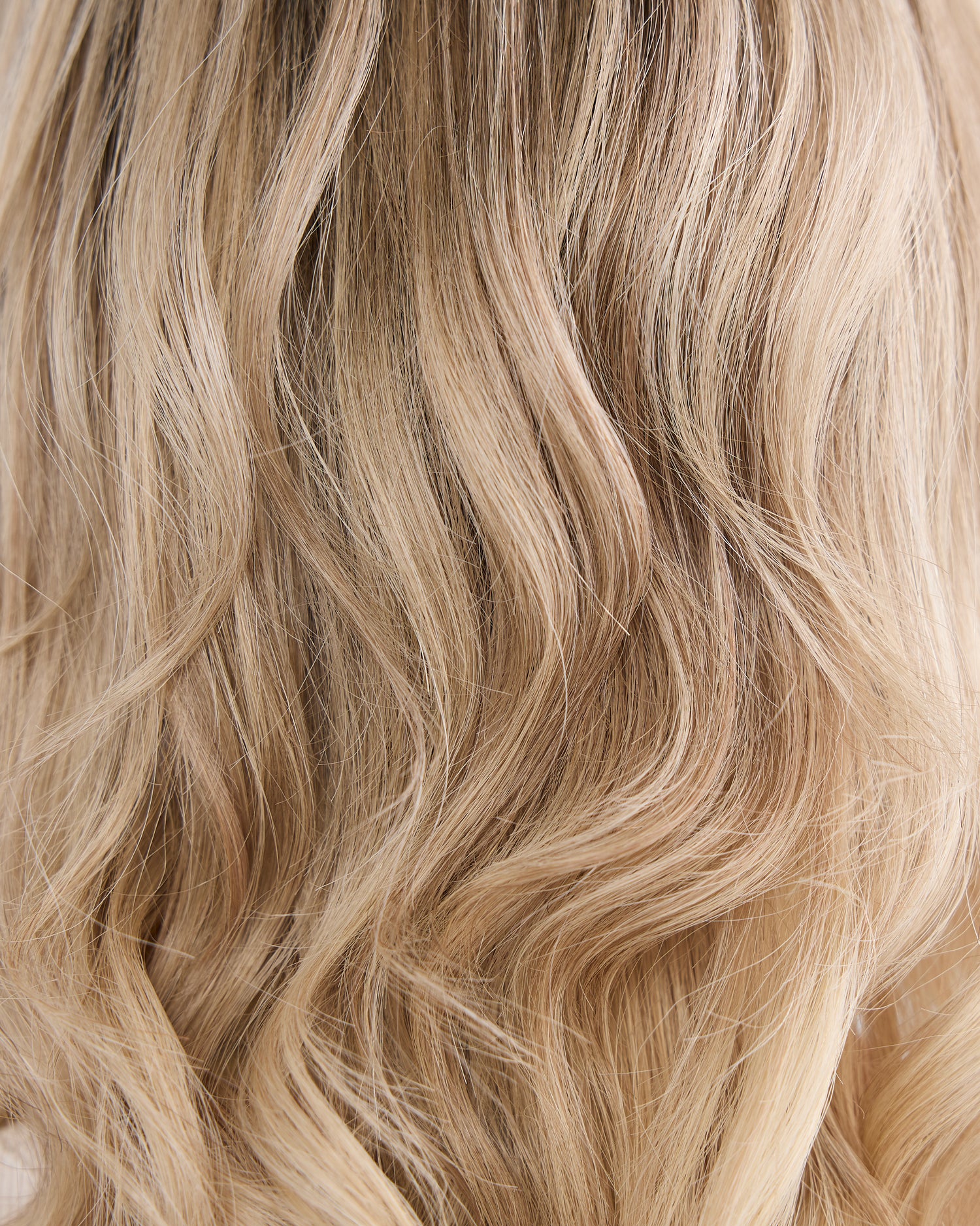 DIMENSIONAL LIGHT BLONDE // LUXE WIG // 16 INCHES // M CAP