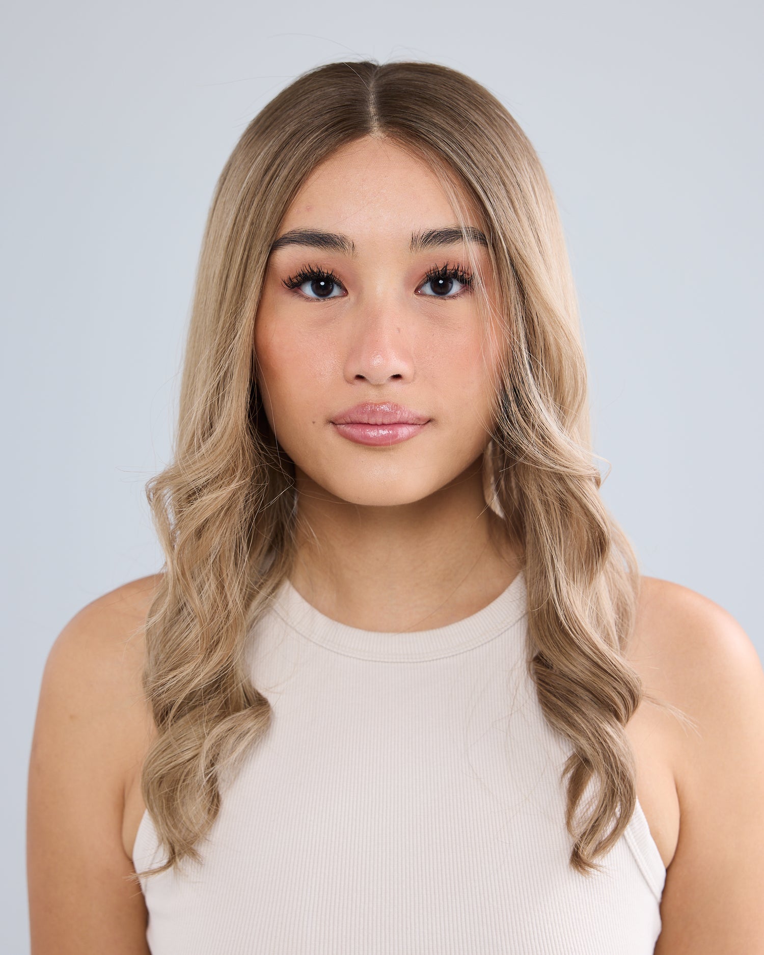 NEUTRAL BRONDE MELT // LUXE WIG // 20 INCHES // M CAP