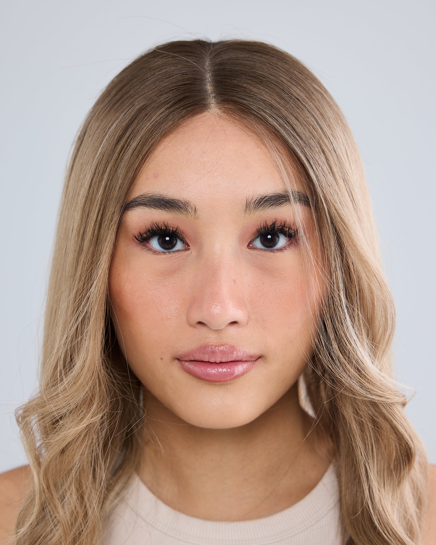 NEUTRAL BRONDE MELT // LUXE WIG // 20 INCHES // M CAP