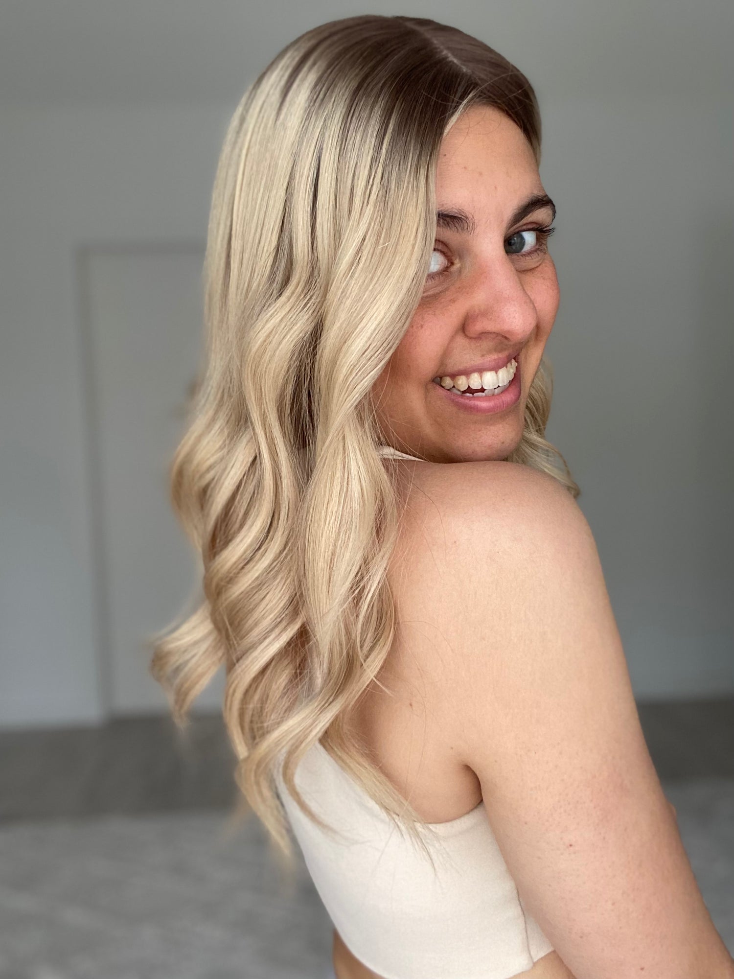 Creamy Blonde With Dark Roots 7x7 18 Inches Topper