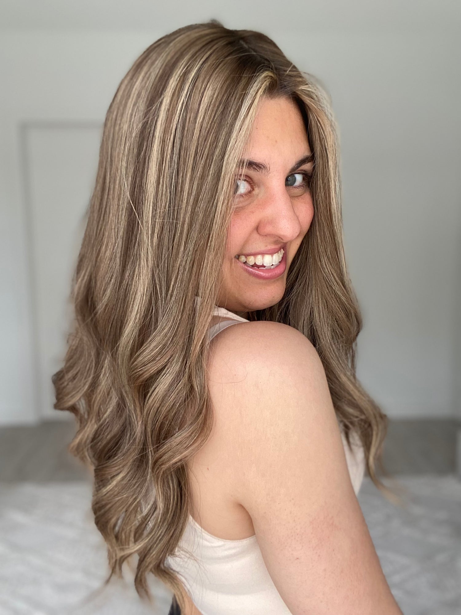 Dimensional Bronde 9x9 22 Inches Topper