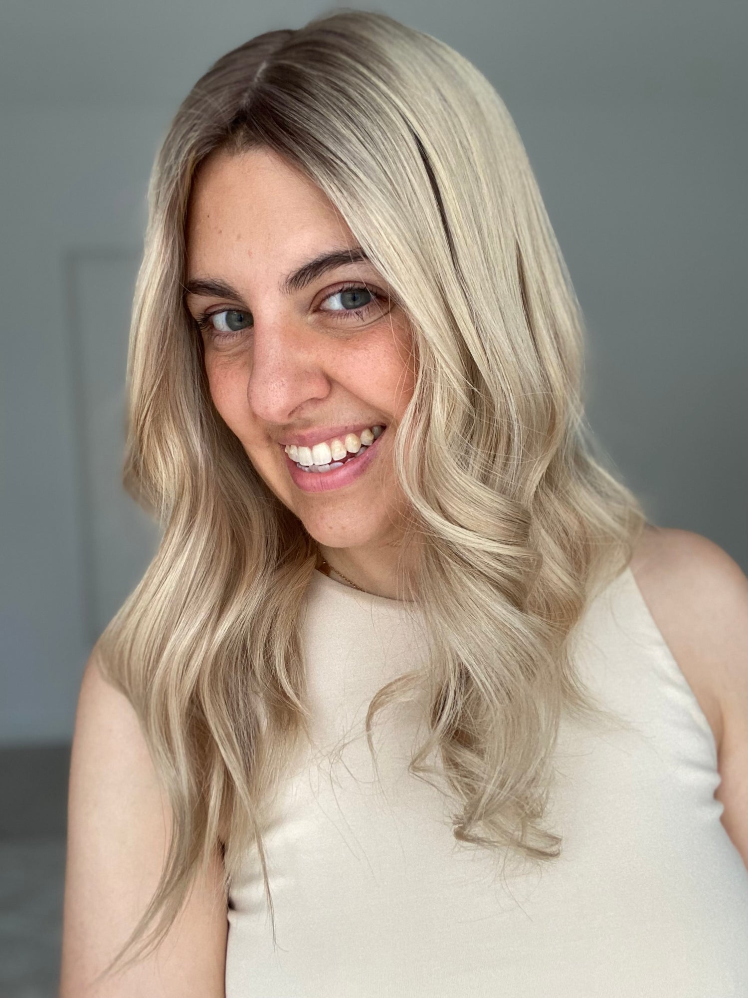 Creamy Blonde With Roots 7x7 18 Inches Topper